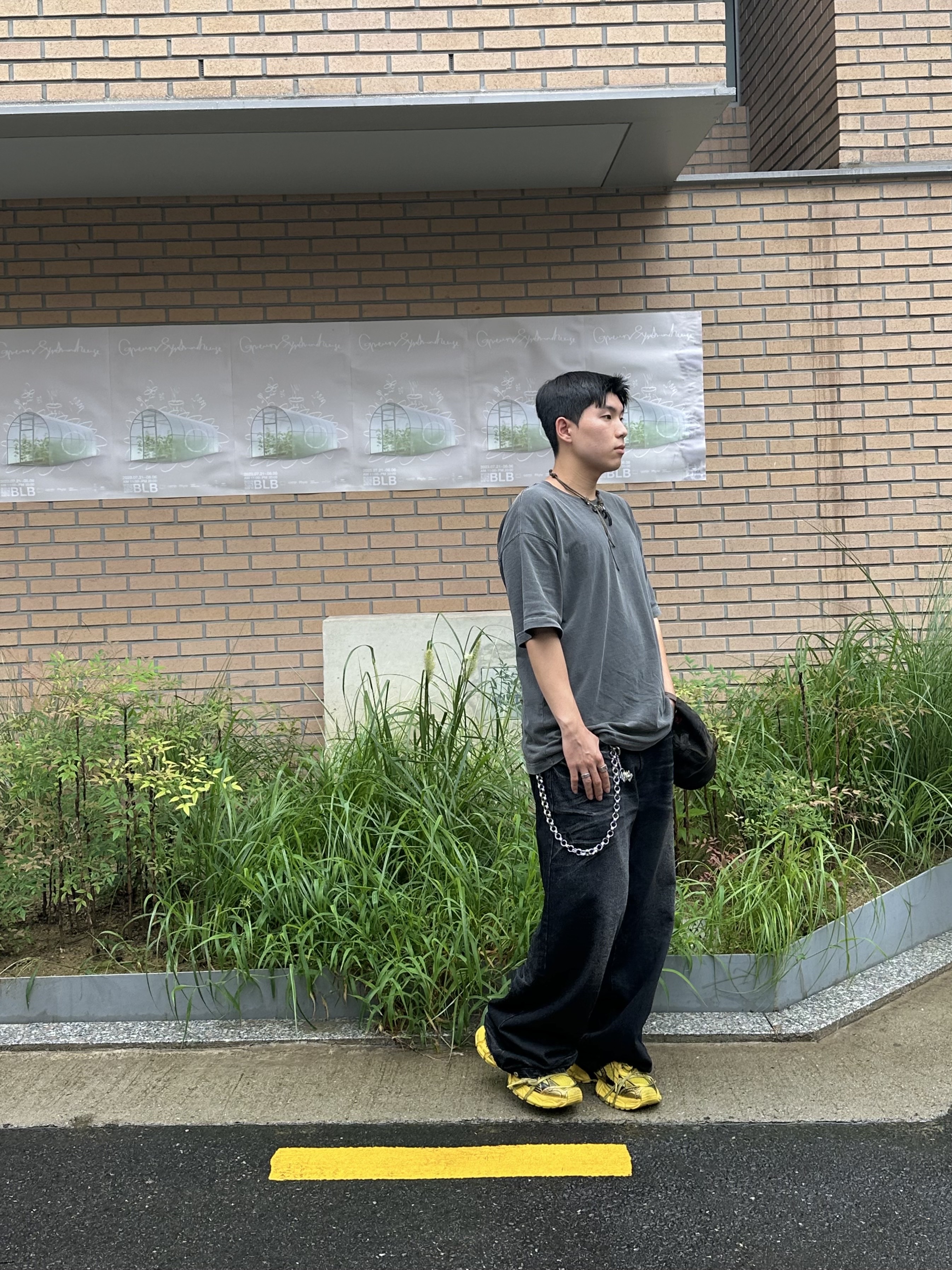 Balenciaga 3XL Sneakers Yellow Black 착용 스타일 - 2