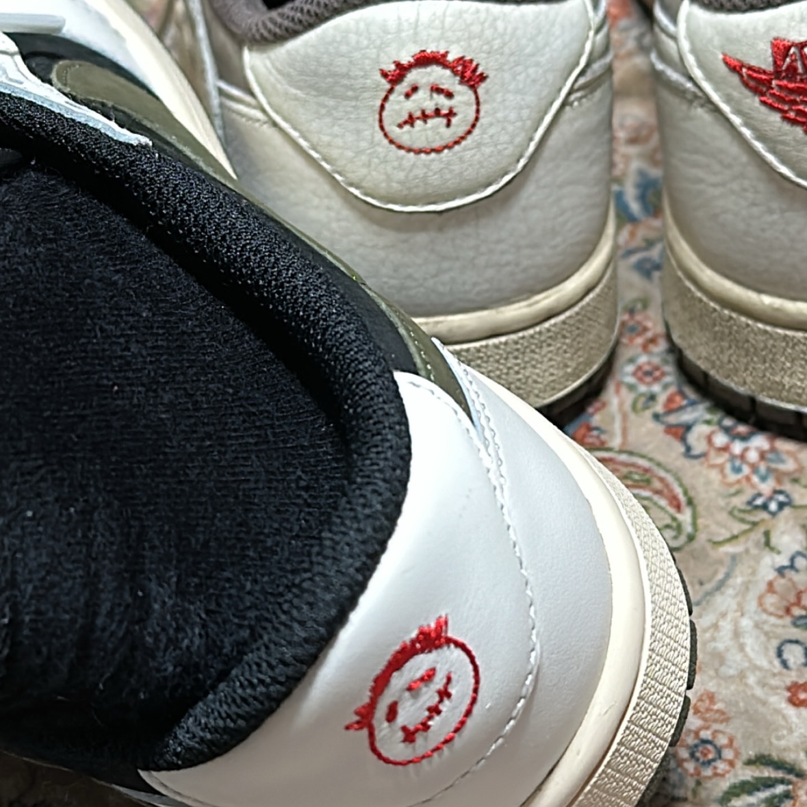 (W) Jordan 1 x Travis Scott Retro Low OG SP Medium Olive, Jordan 1 x Travis Scott Retro Low OG SP Sail and Ridgerock 착용 스타일