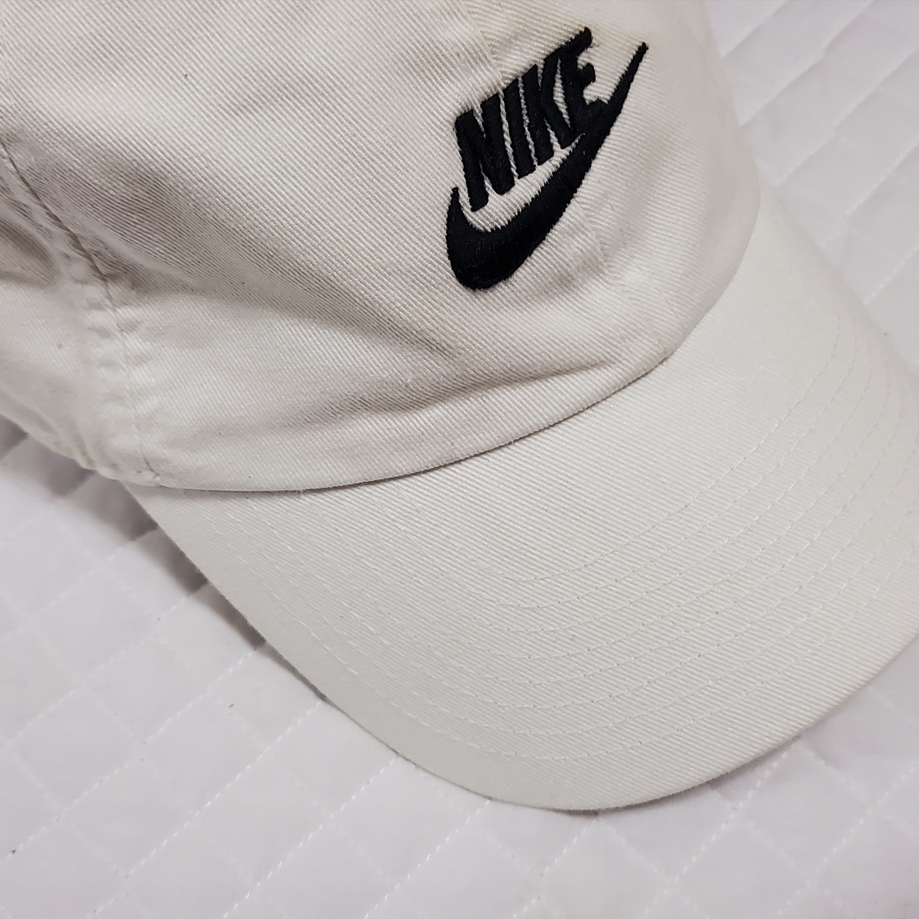Nike Heritage 86 Futura Washed Cap White 착용 스타일