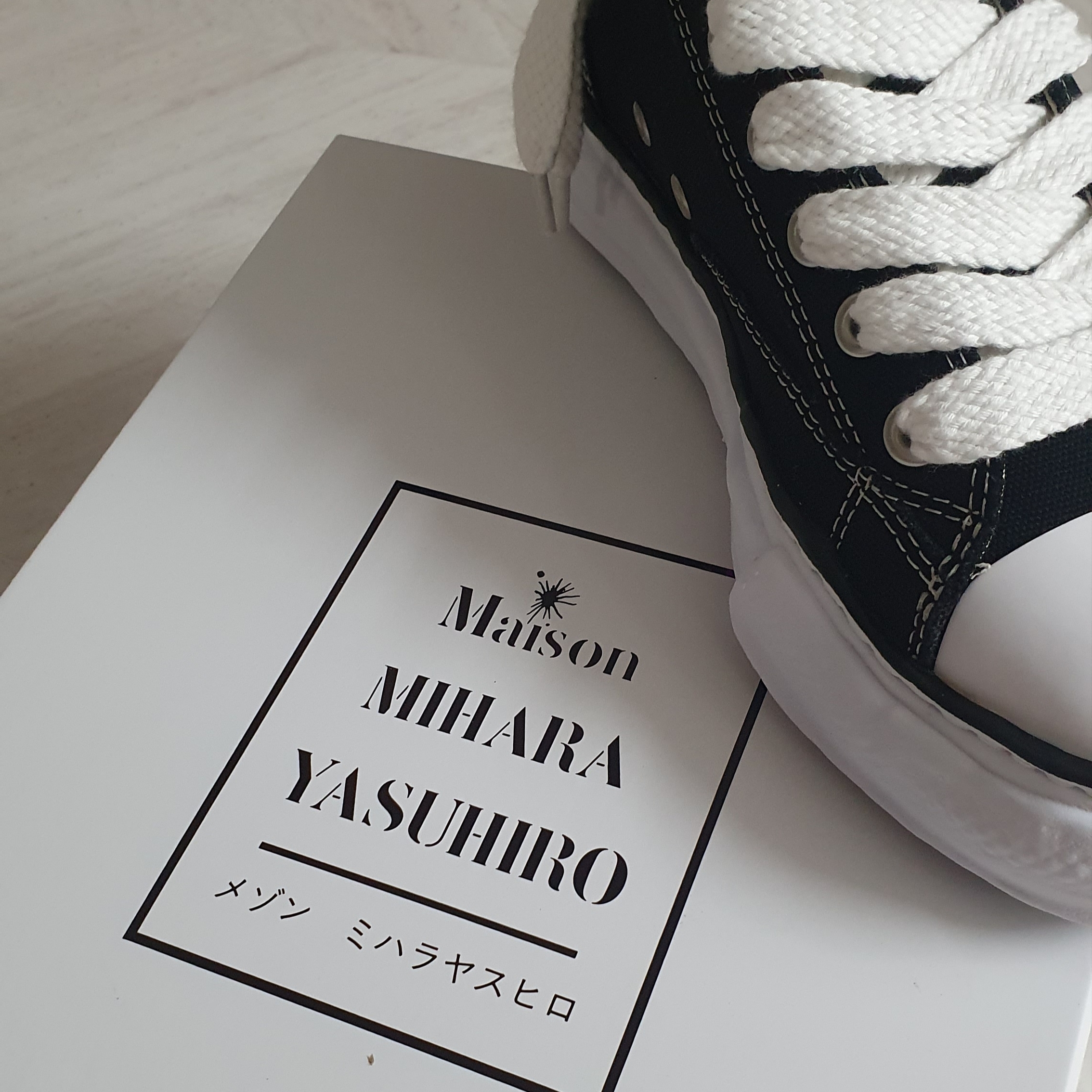 Maison Mihara Yasuhiro Peterson OG Sole Canvas Low Sneakers Black 착용 스타일