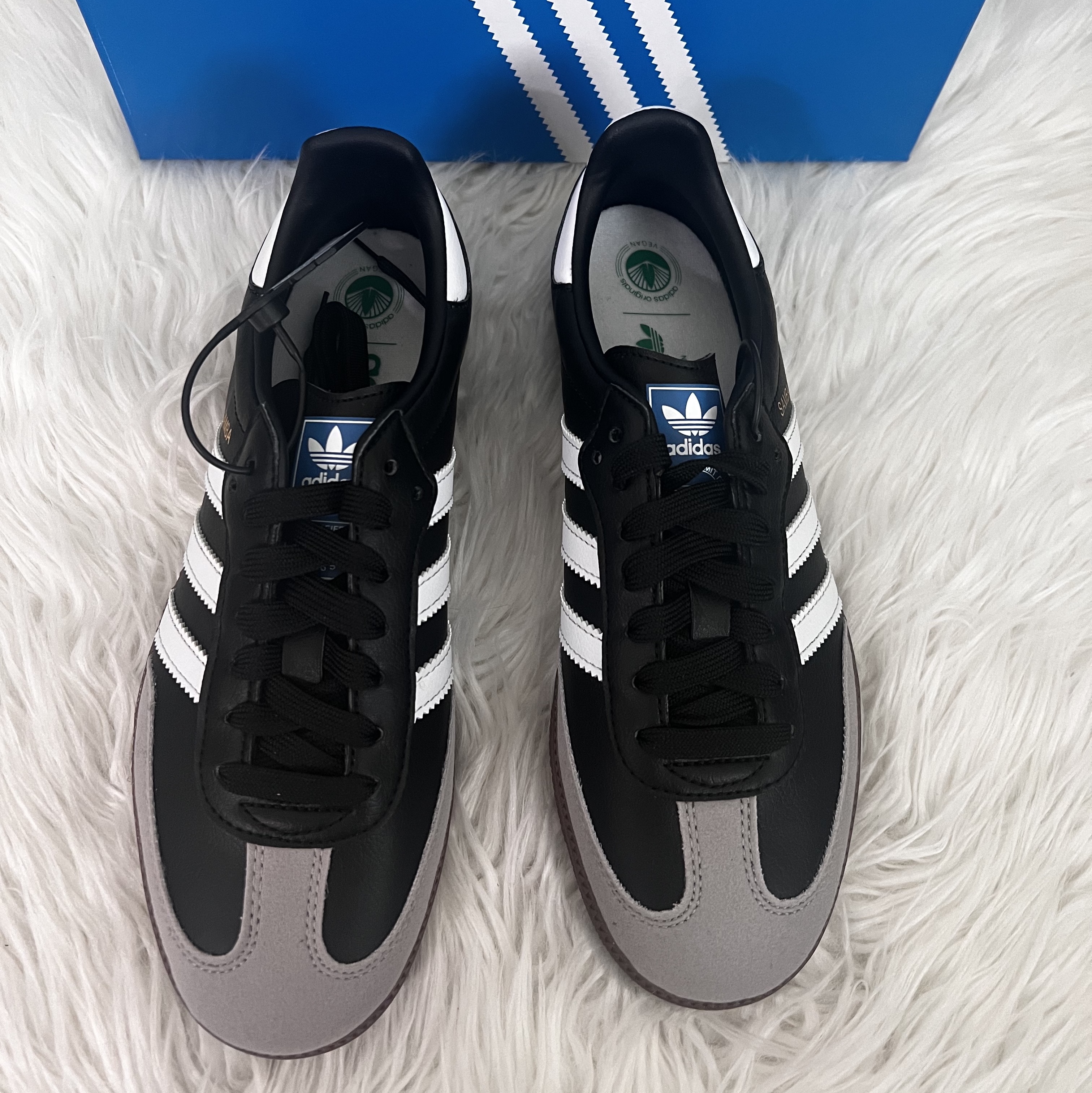 Adidas Samba Vegan Black White 착용 스타일 - 2