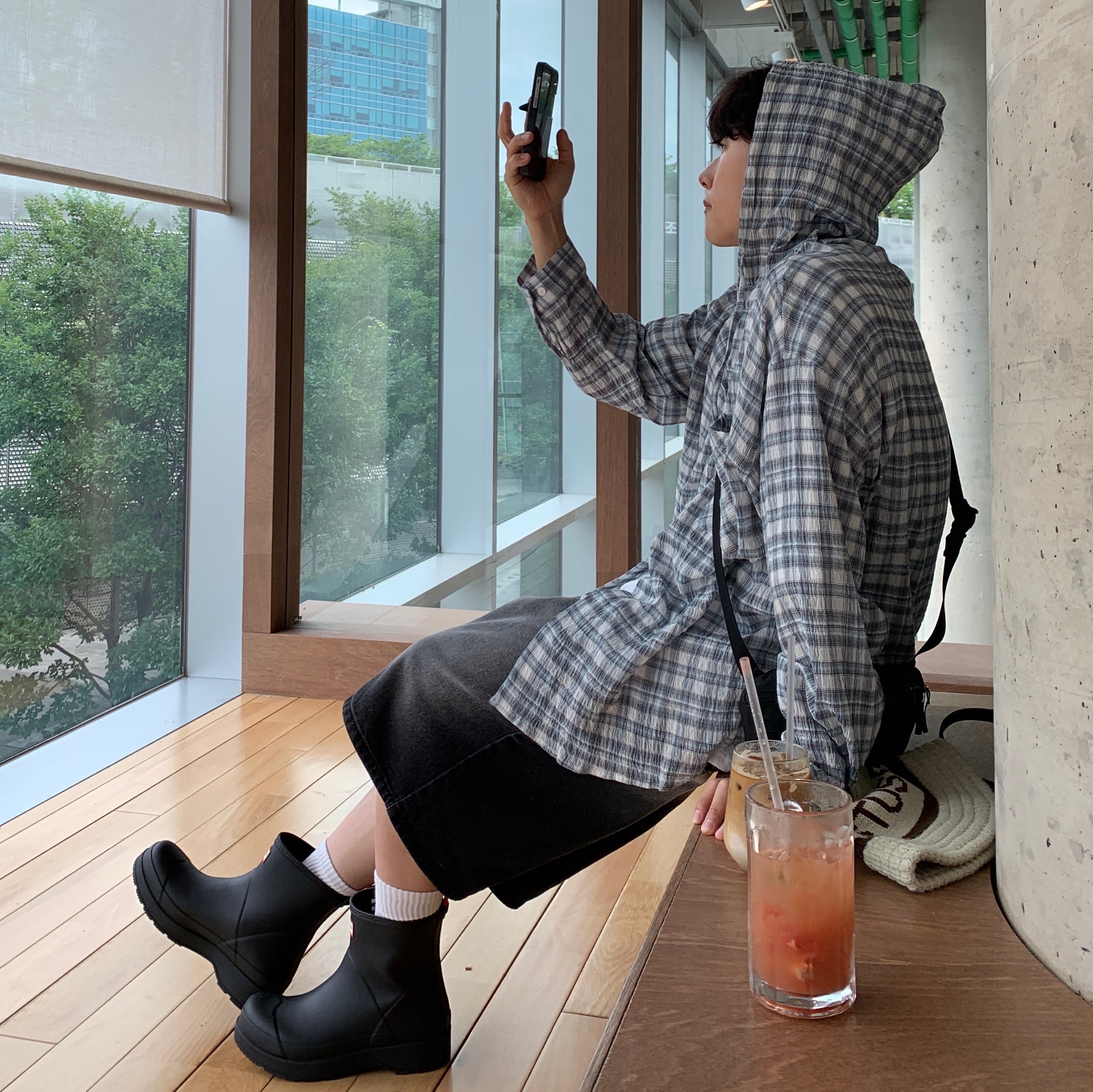Hunter Play Short Wellington Boots Black, Stussy Jacquard Knit Bucket Hat Natural 착용 스타일 - 2