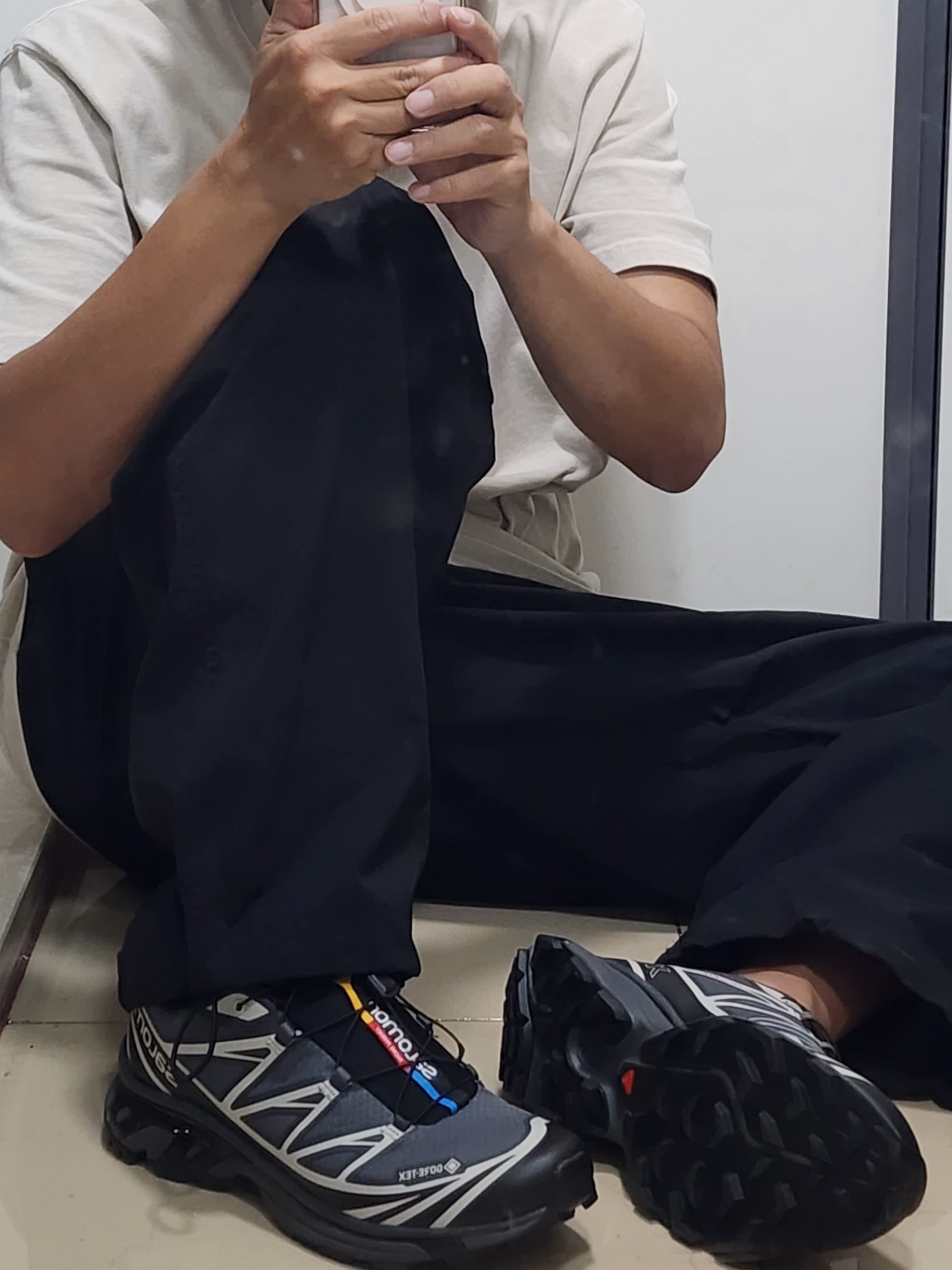 Salomon XT-6 Gore-Tex Black Ebony 착용 스타일 - 4