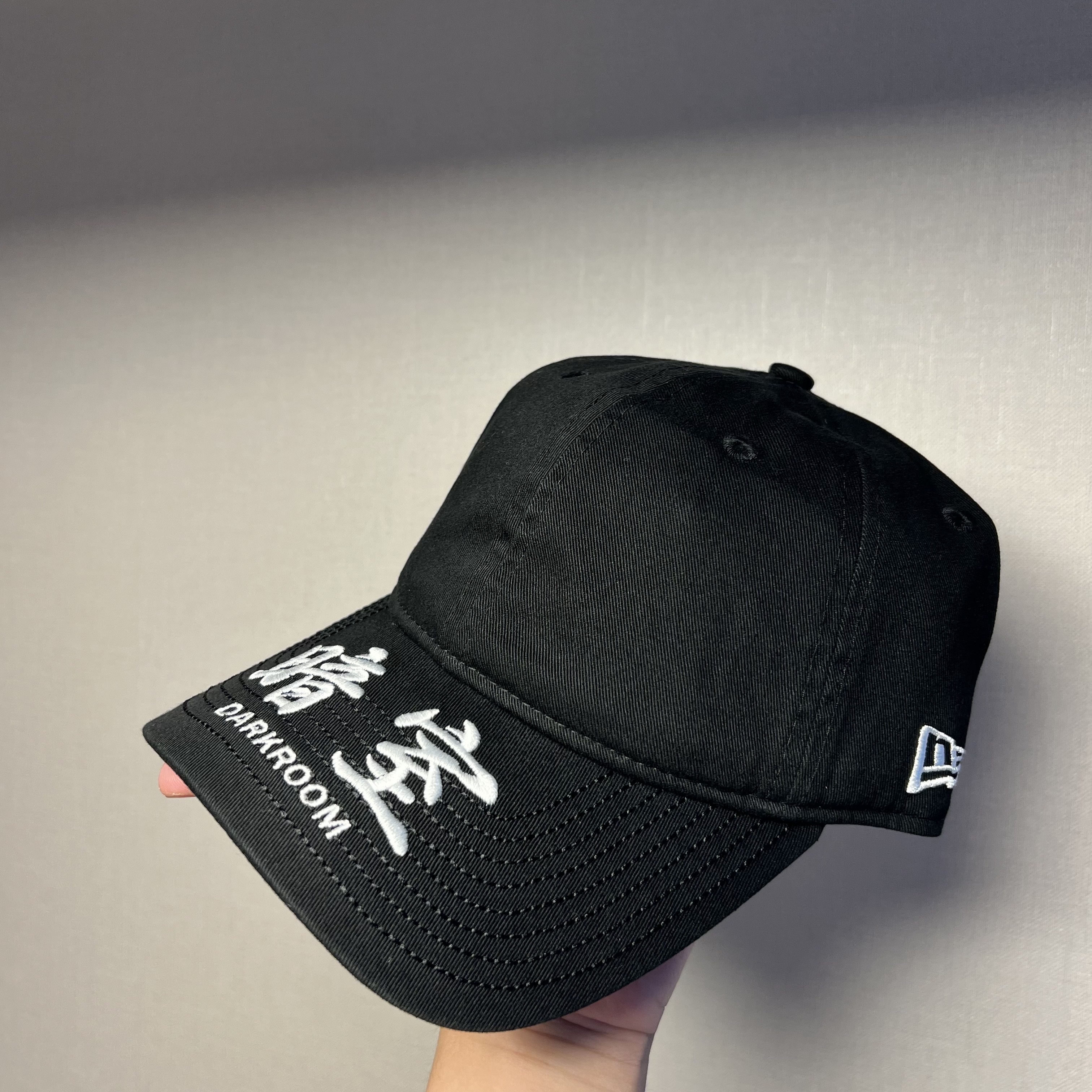 Darkr8m Studio x New Era Unstructured Ball Cap Black 착용 스타일