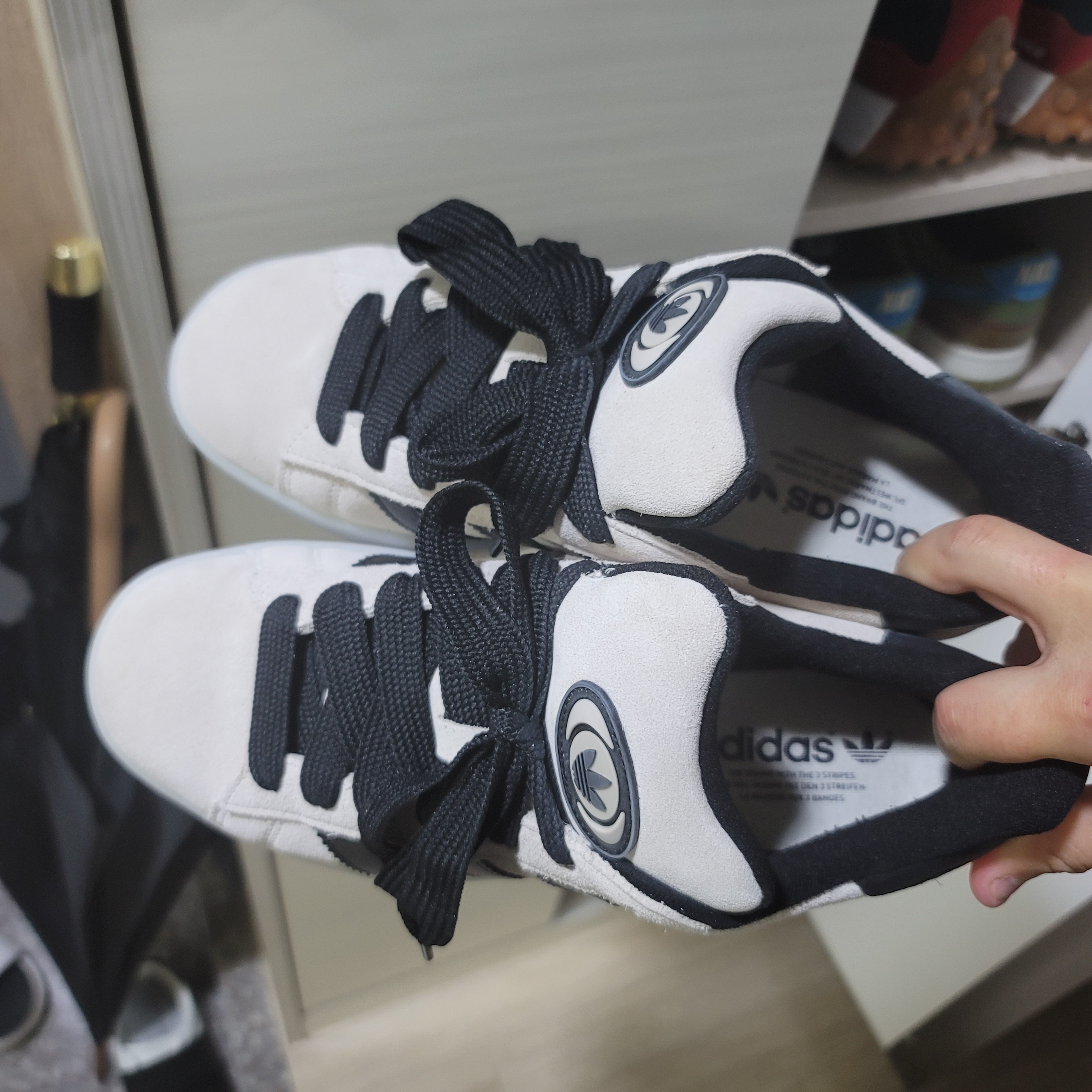 Adidas Campus 00s Aluminium Core Black 착용 스타일