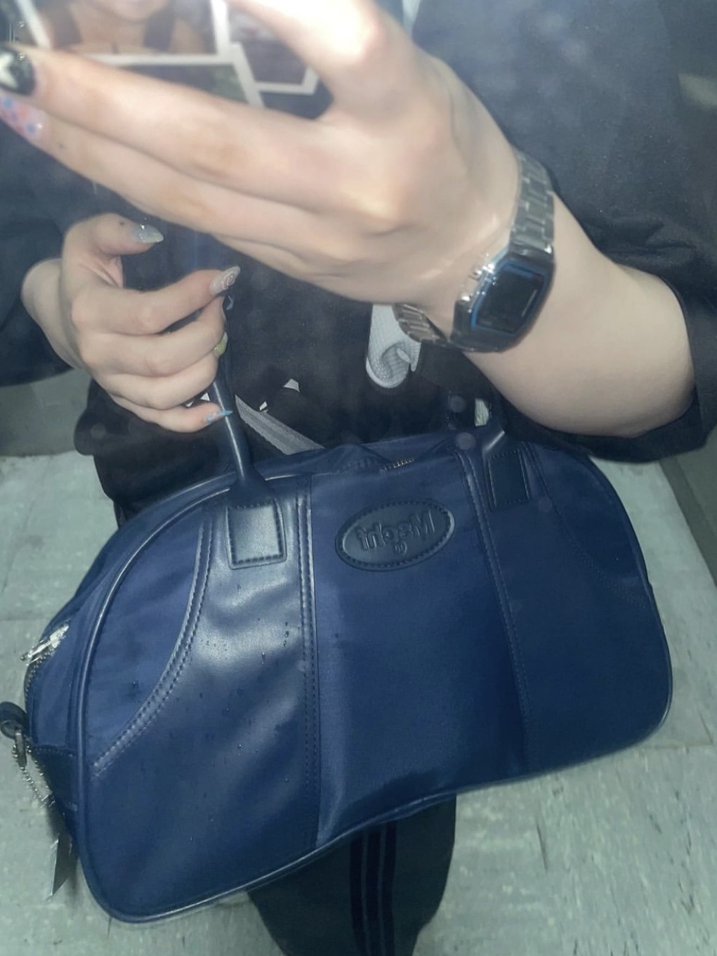 Mischief Call Out Multi Panel Bowling Bag Navy 착용 스타일