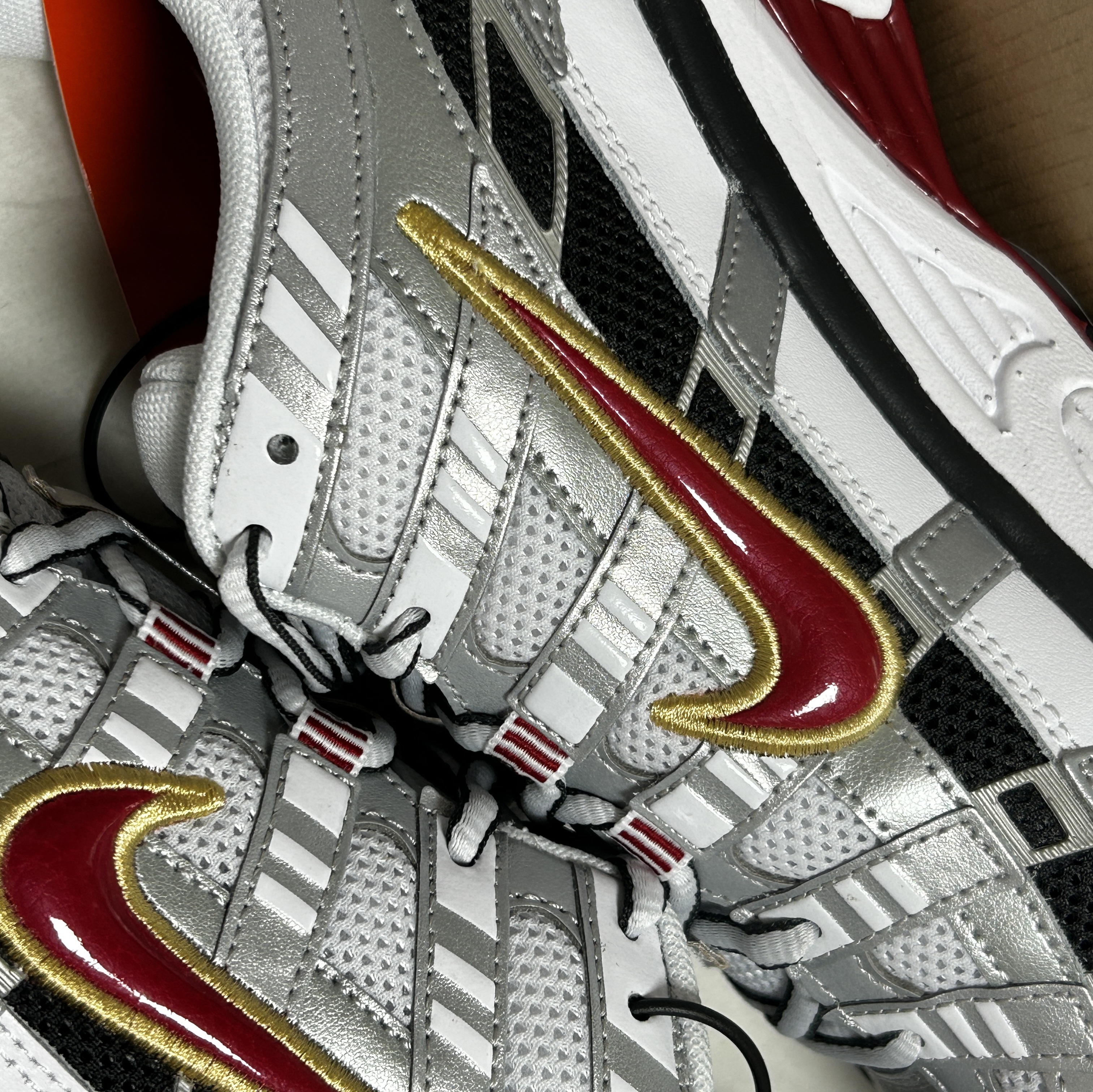(W) Nike P-6000 Metallic Silver Red 착용 스타일