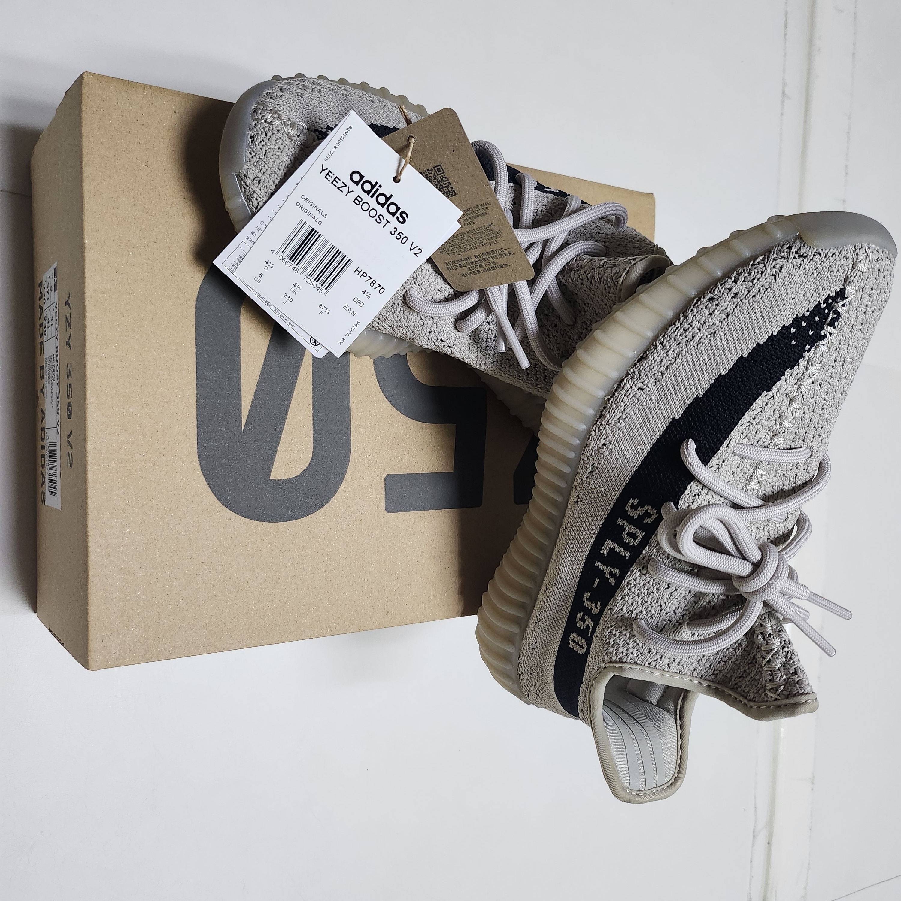 Adidas Yeezy Boost 350 V2 Slate Core Black 2022/2023 착용 스타일 - 2