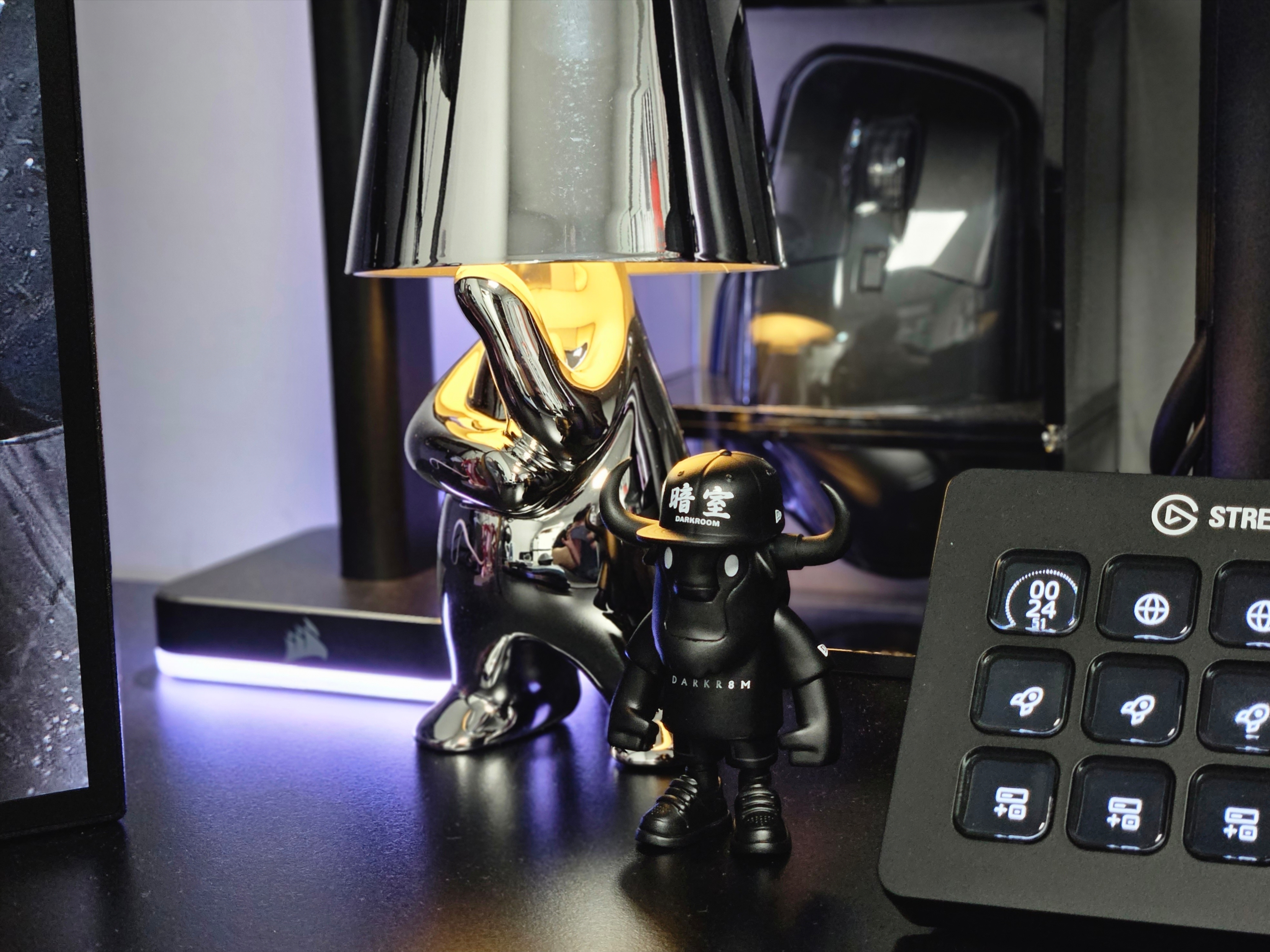 Darkr8m Studio x New Era FFALO Figure Black 착용 스타일