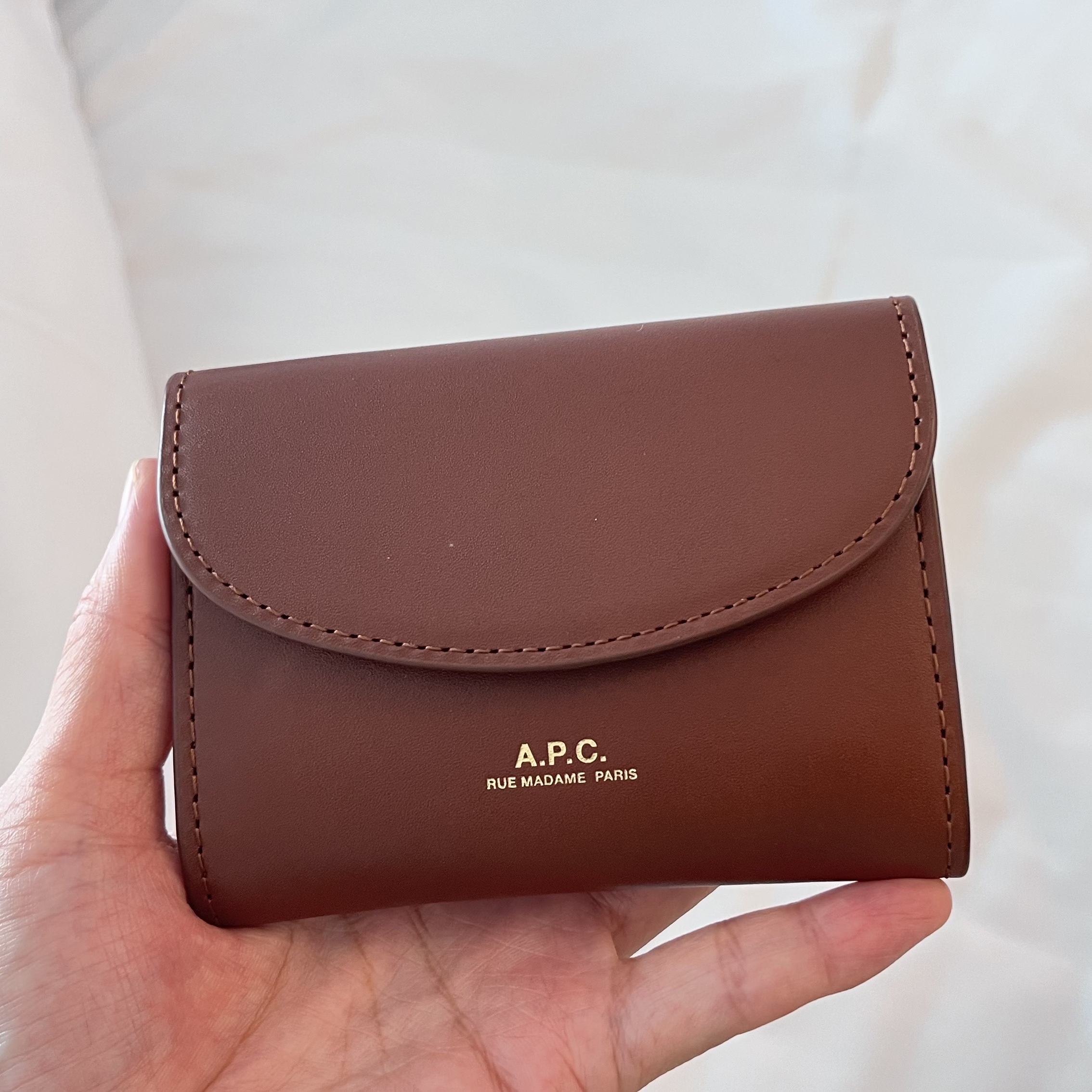A.P.C. Geneva Business Card Holder Brown 착용 스타일 - 1