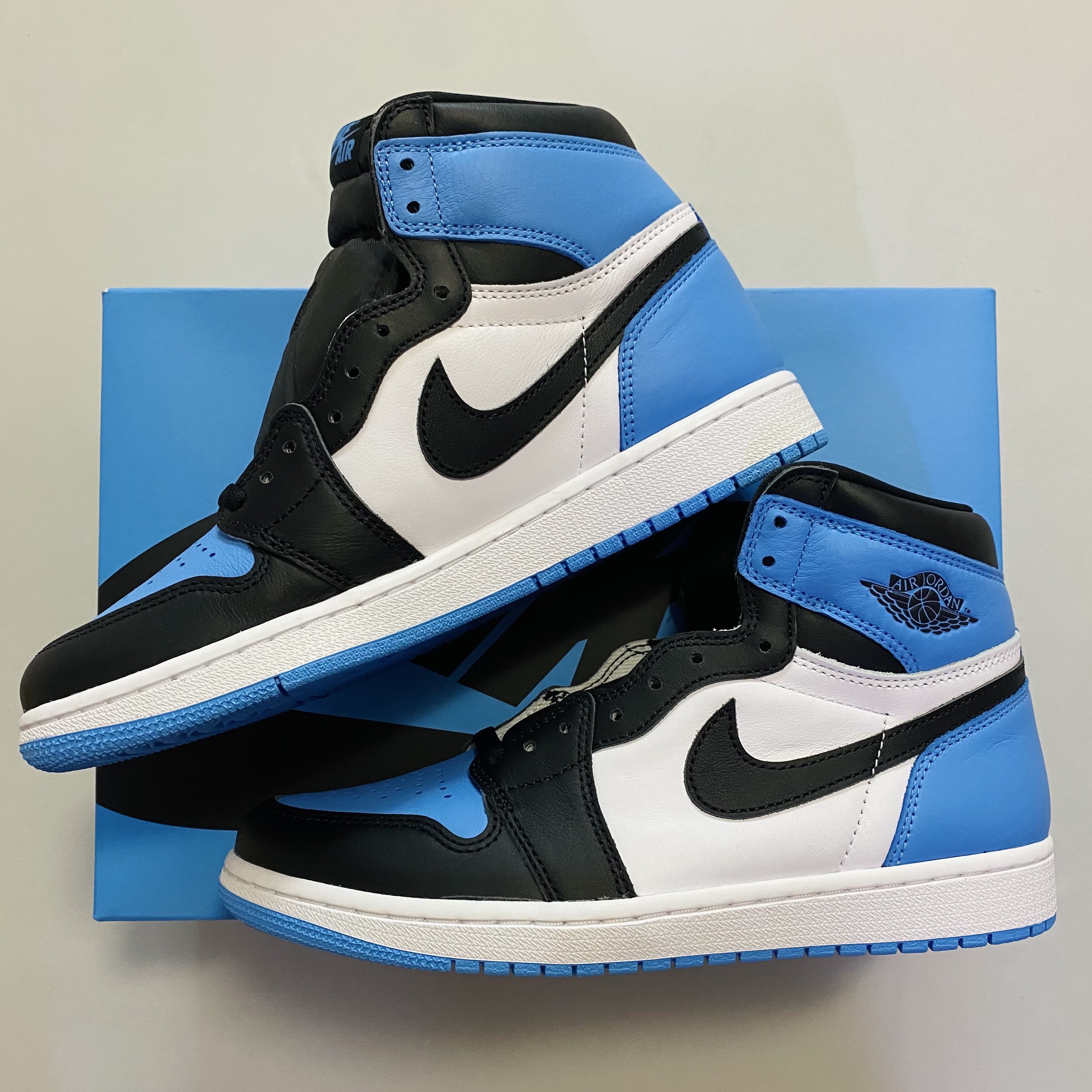 Jordan 1 Retro High OG University Blue 착용 스타일 - 1