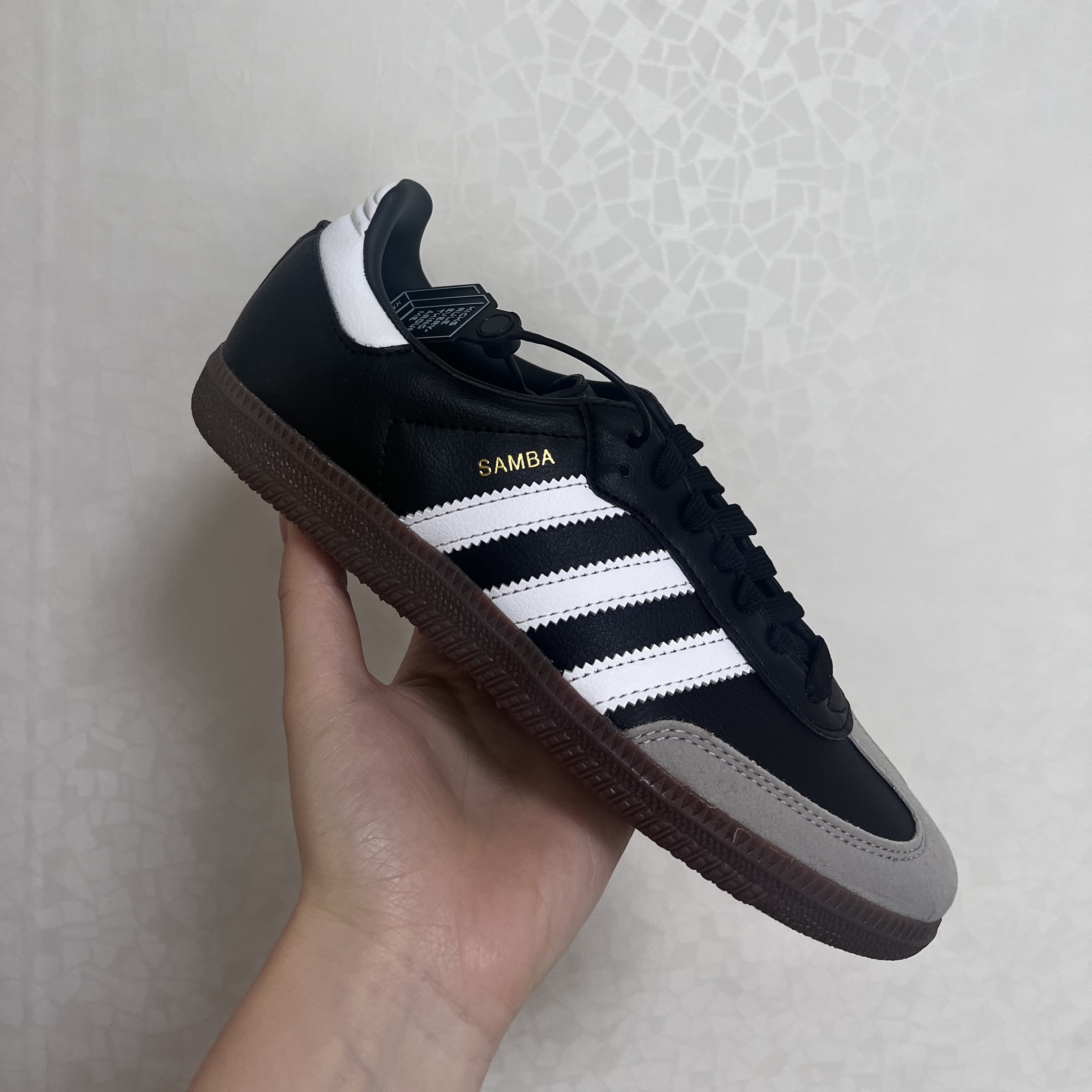 Adidas Samba Vegan Black White 착용 스타일 - 1