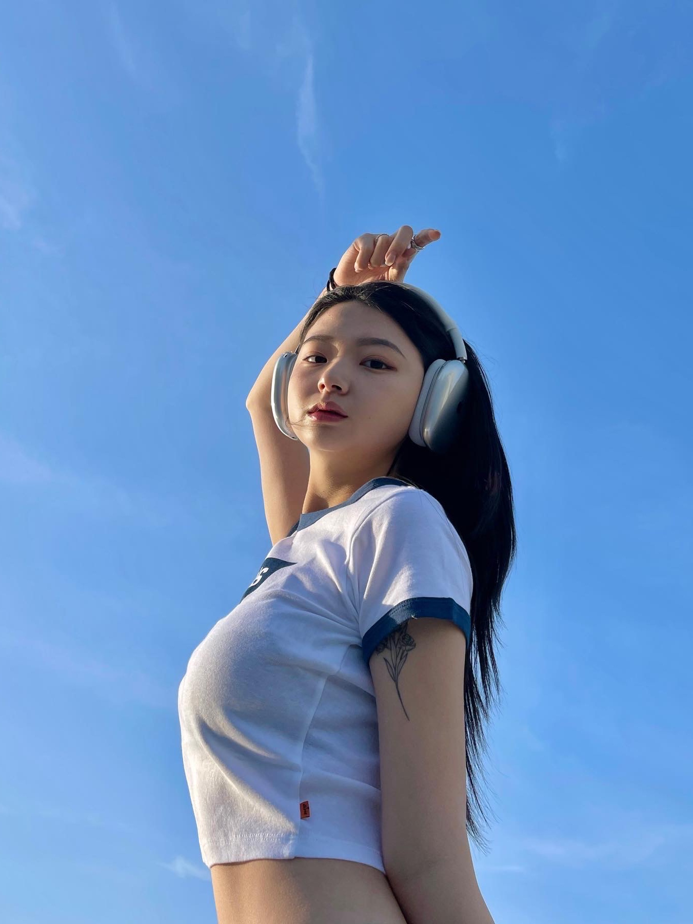 Apple AirPods Max Lightning Silver (Korean Ver.), (W) Palace x CK1 Bikini Light Grey Heather - 22SS 착용 스타일 - 2
