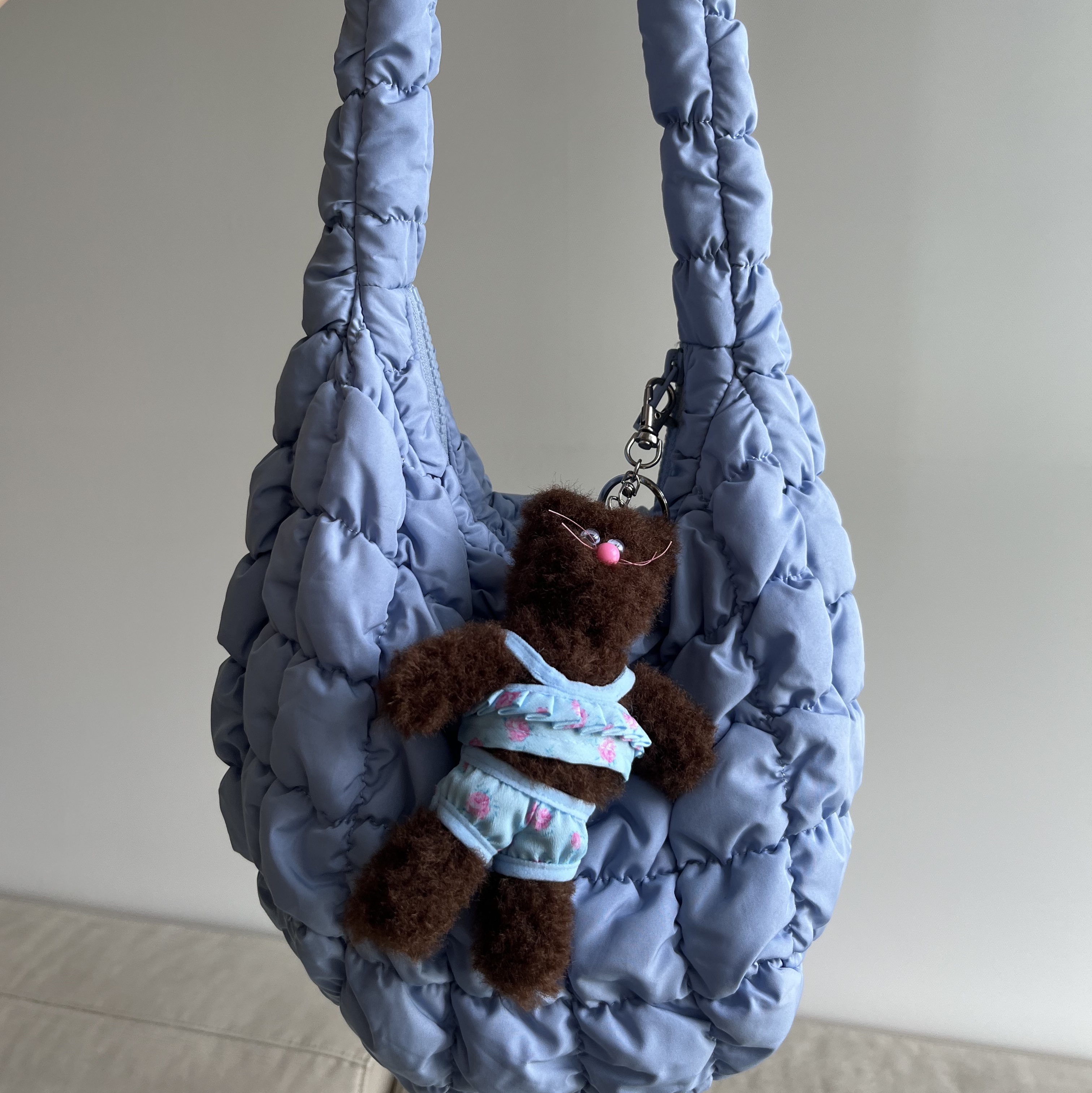 STU x Monamhee Namhee, COS Quilted Mini Bag Light Blue 착용 스타일