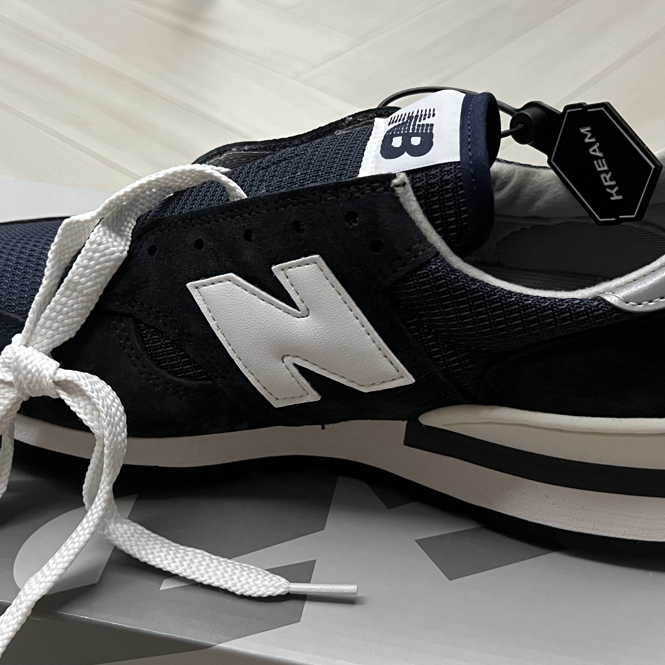 New Balance 990v1 Made in USA Navy 착용 스타일 - 2
