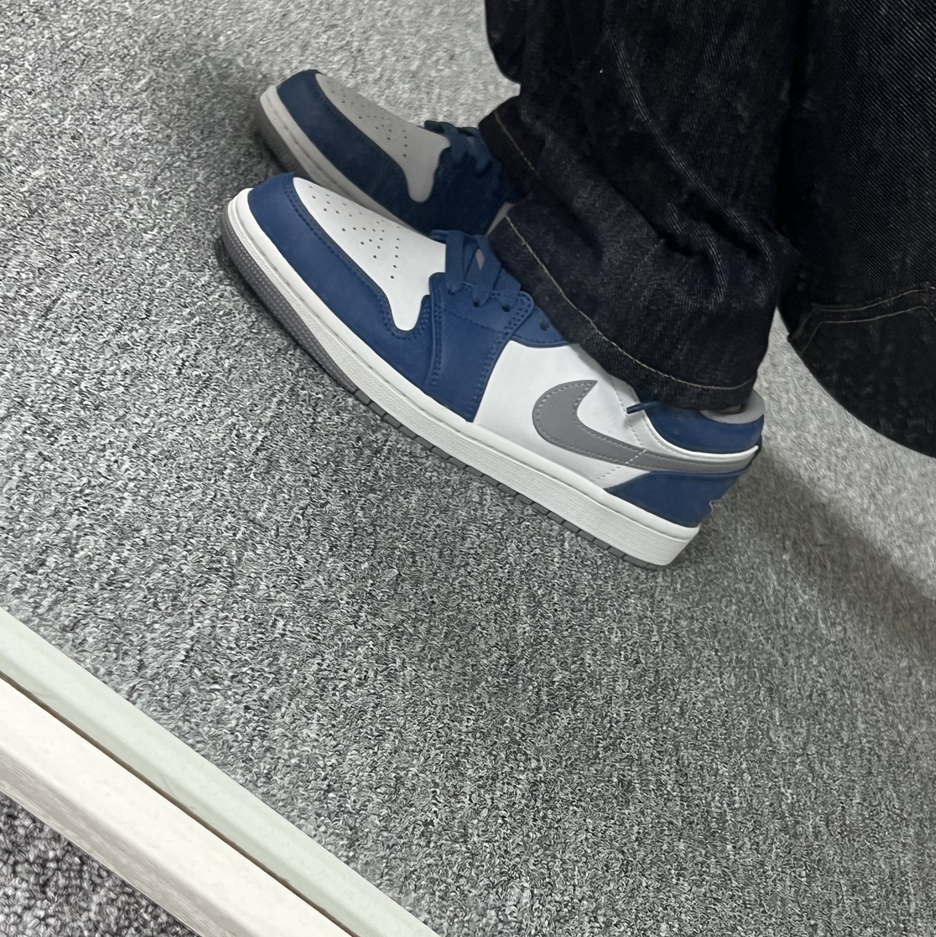 Jordan 1 Low True Blue Cement Grey 착용 스타일