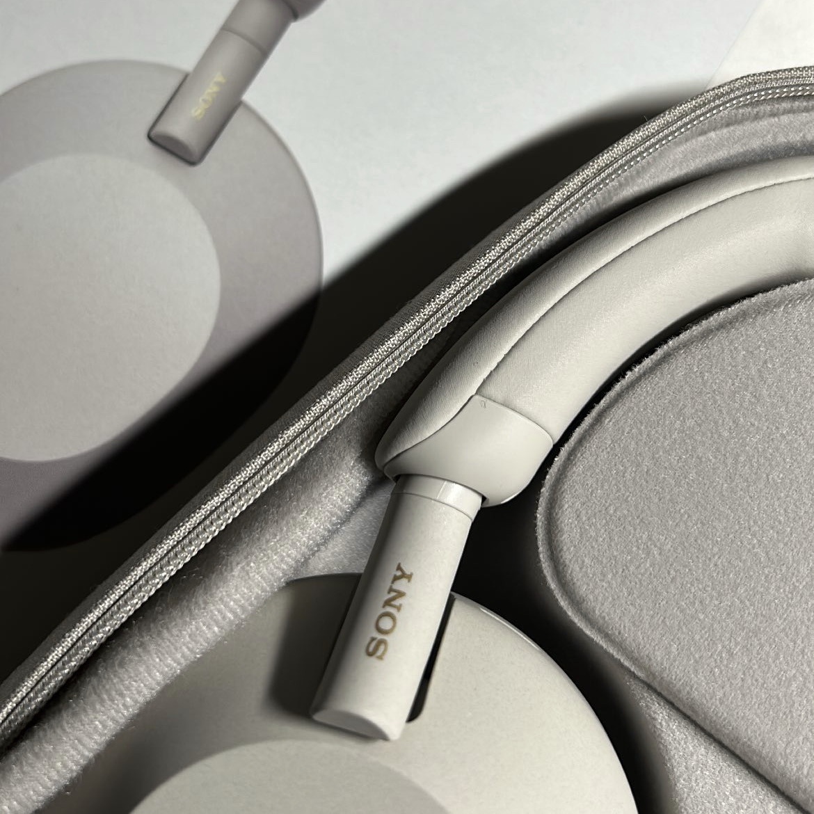 Sony WH-1000XM5 Silver (Korean Ver.) 착용 스타일