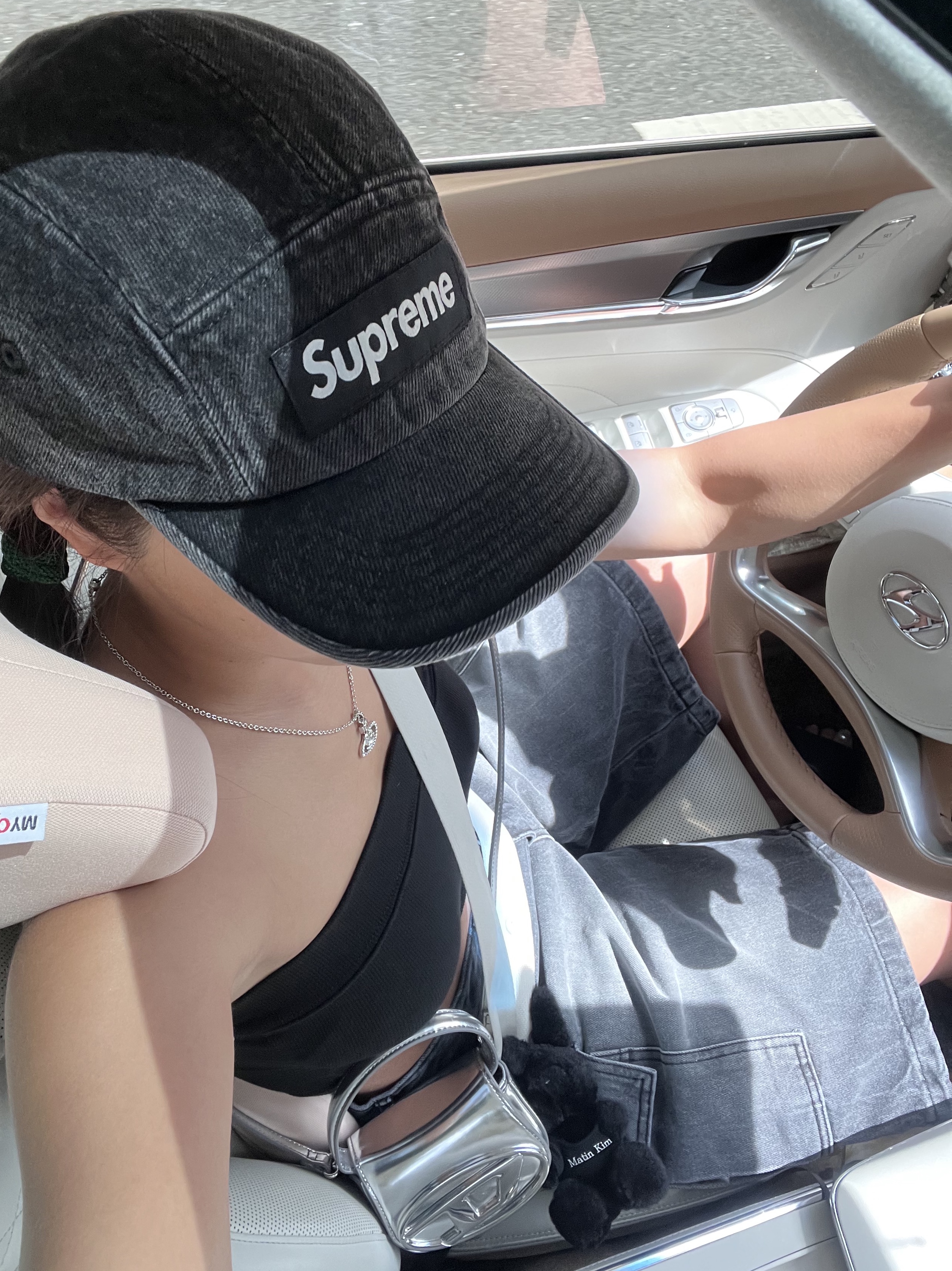 Supreme Denim Camp Cap Black - 24SS, Matin Kim Black Bunny Toy Keyring Black 착용 스타일