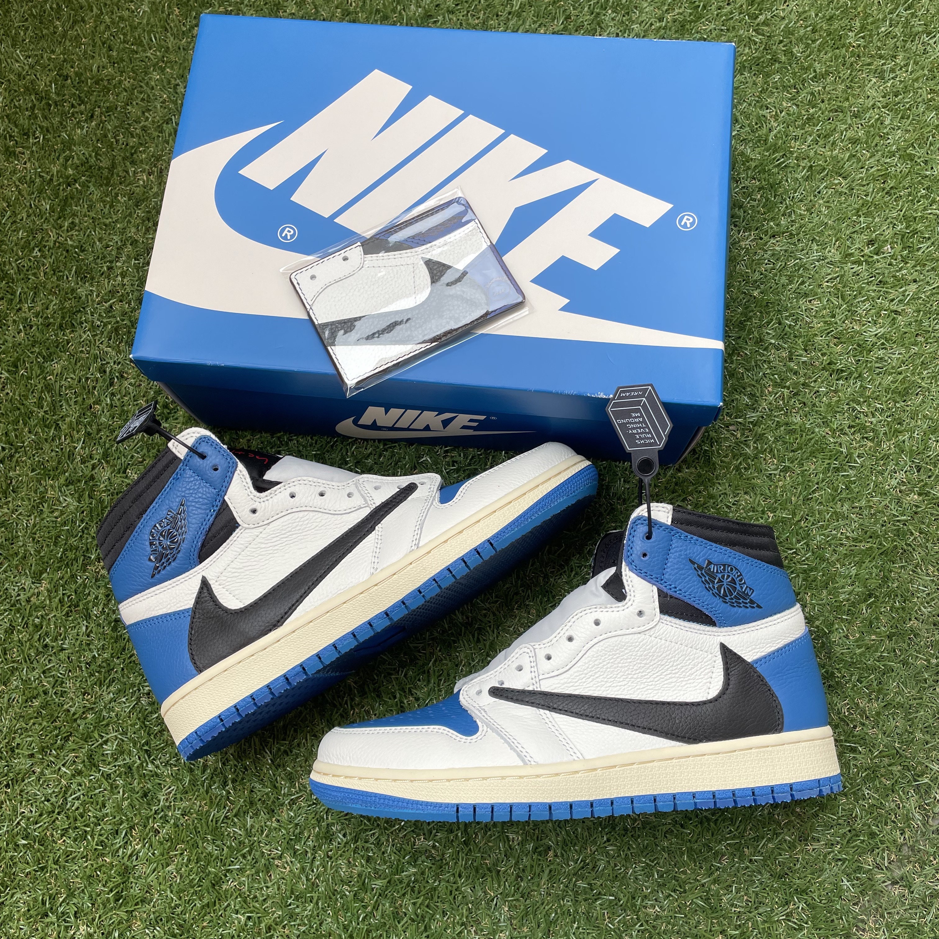 Jordan 1 x Travis Scott x Fragment Retro High OG SP Military Blue 착용 스타일 - 1