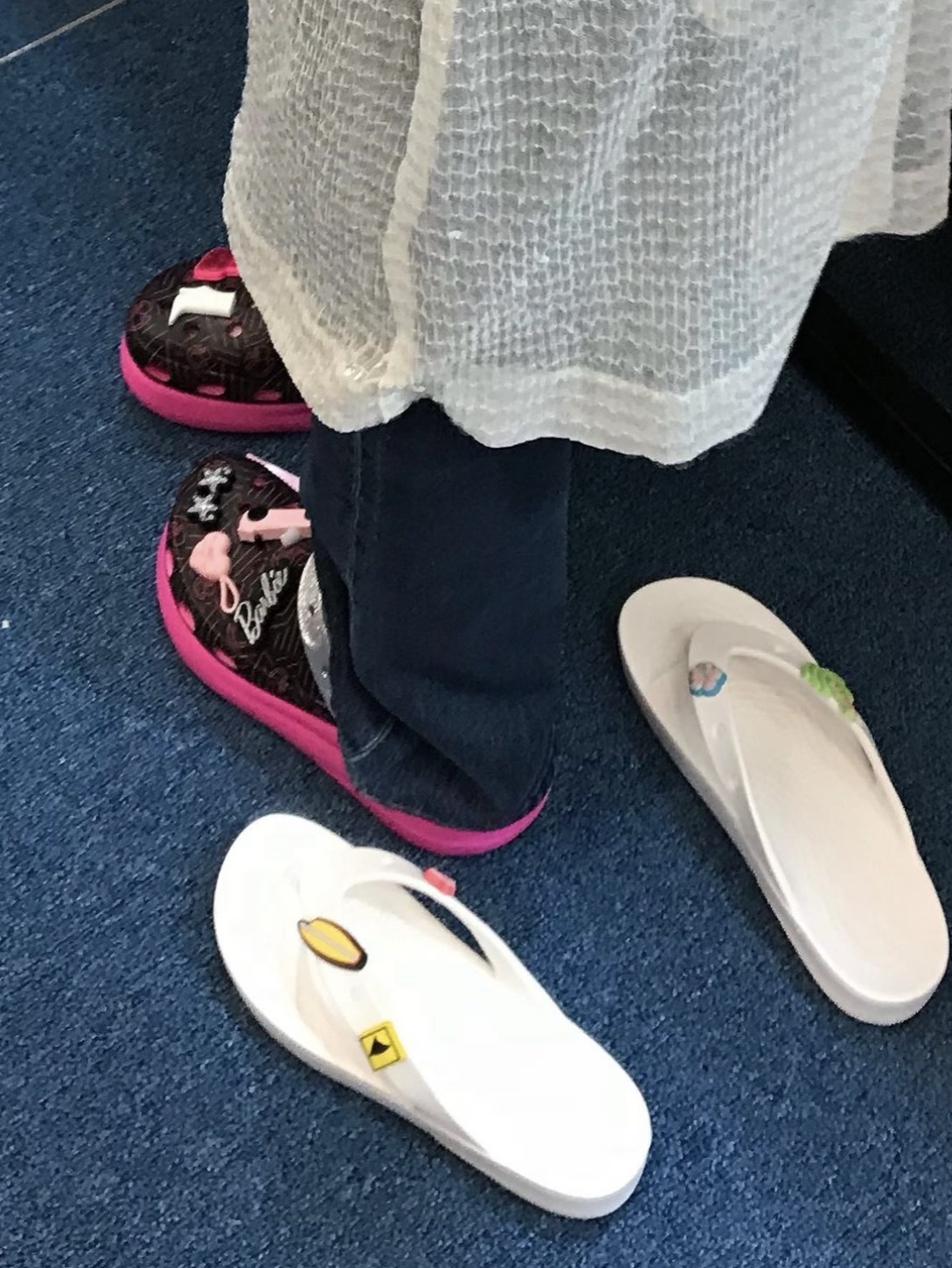 Crocs x Barbie Classic Crush Clog Black Pink 착용 스타일