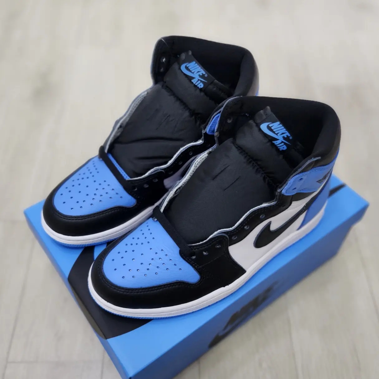 Jordan 1 Retro High OG University Blue 착용 스타일 - 2