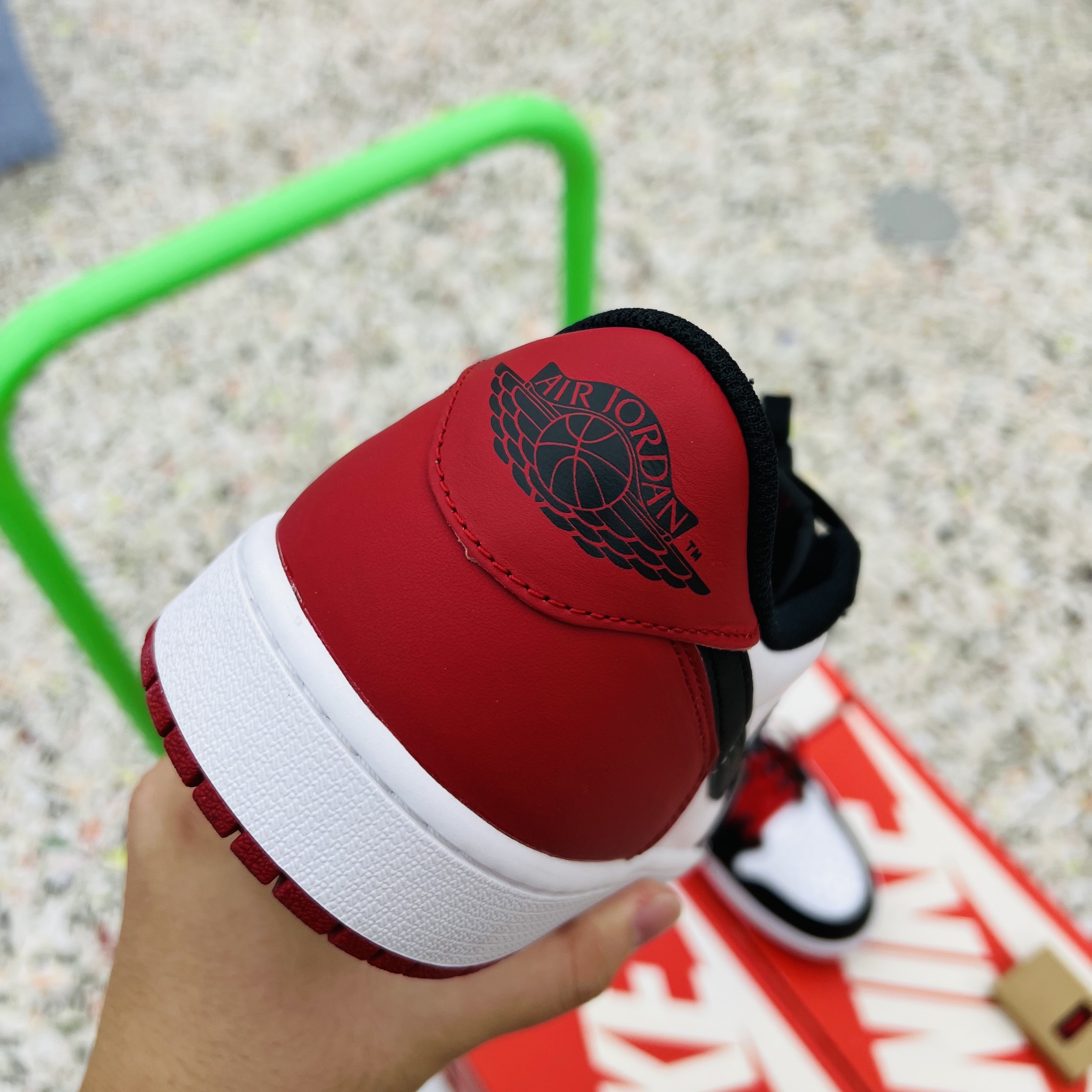 Jordan 1 Retro Low OG Black Toe 착용 스타일 - 4
