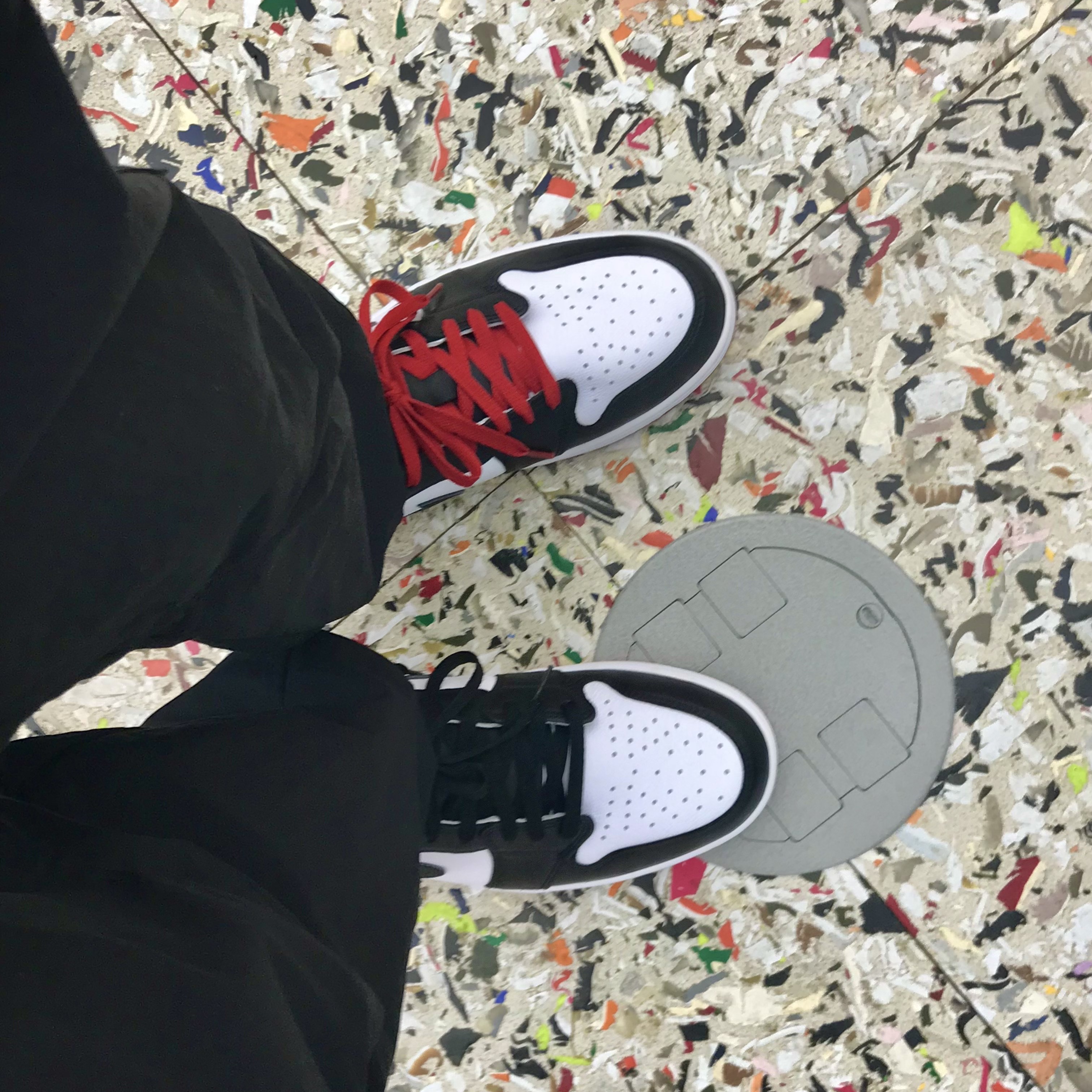 Jordan 1 Retro Low OG Black Toe 착용 스타일 - 2