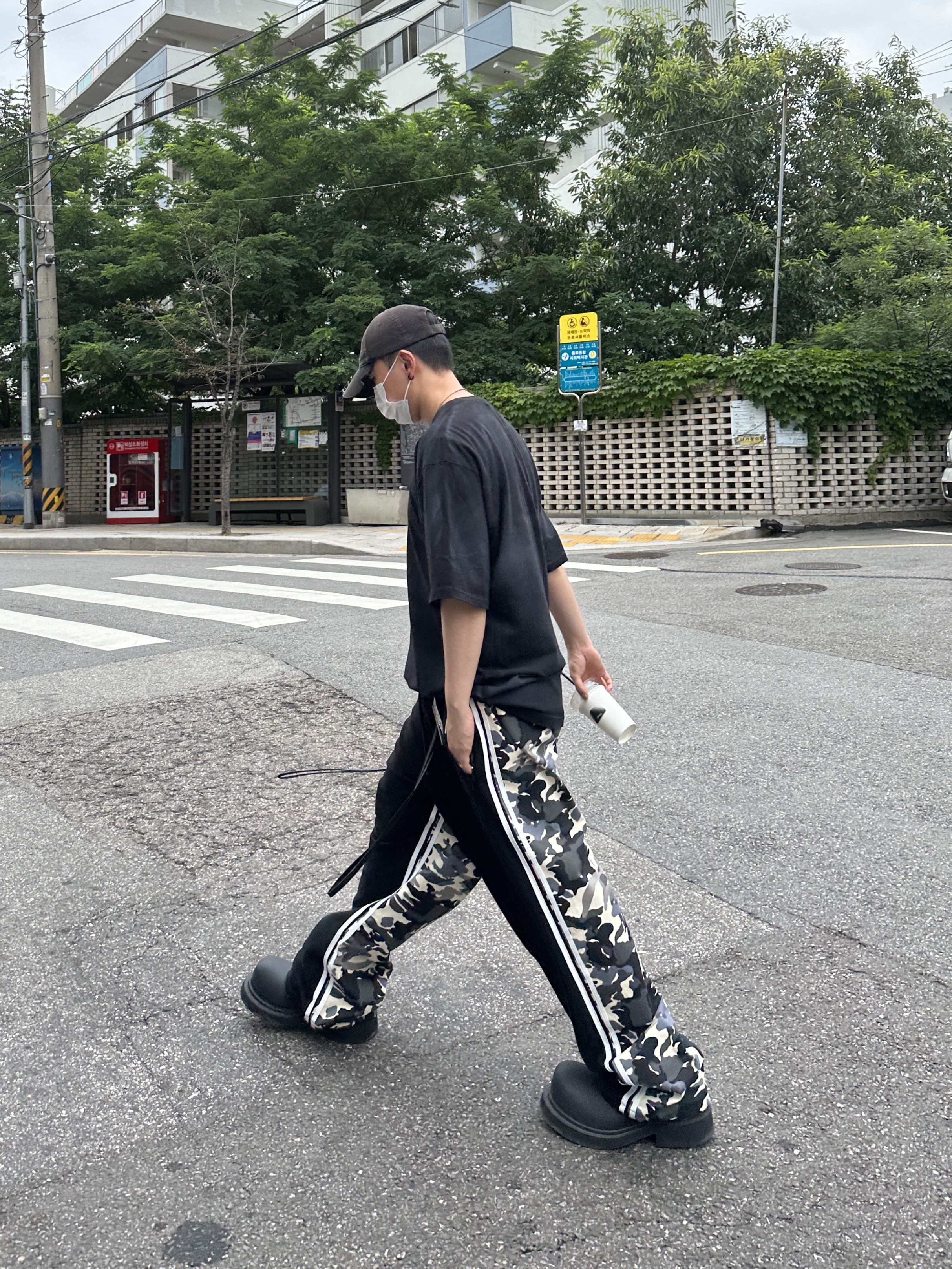Balenciaga Steroid Derby Black, Balenciaga Gaffer Cap Black 착용 스타일 - 4