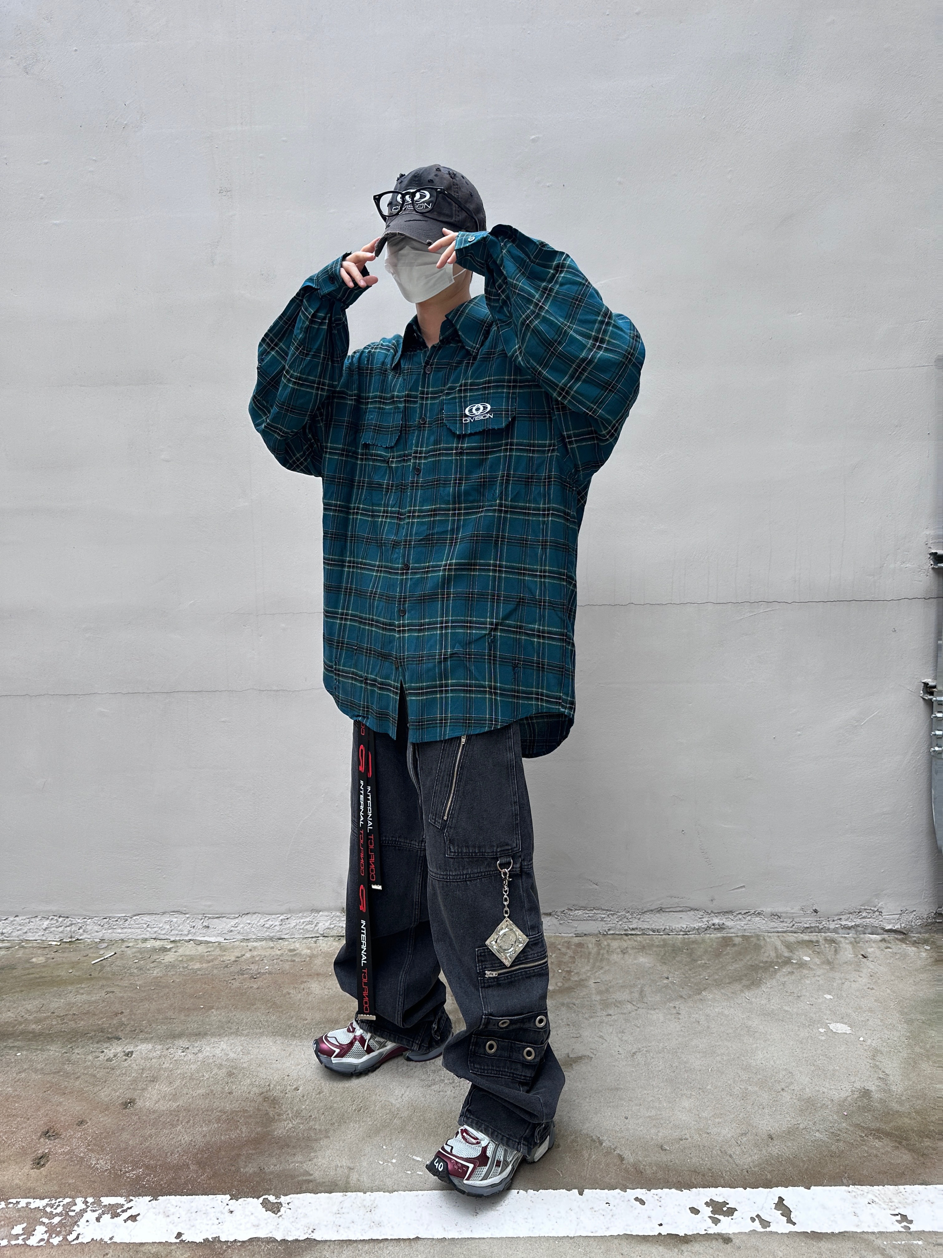 Civision by CSC Vison Destroyed Cap Washed Black, Project G/R Flight Denim Pants Black 착용 스타일 - 1