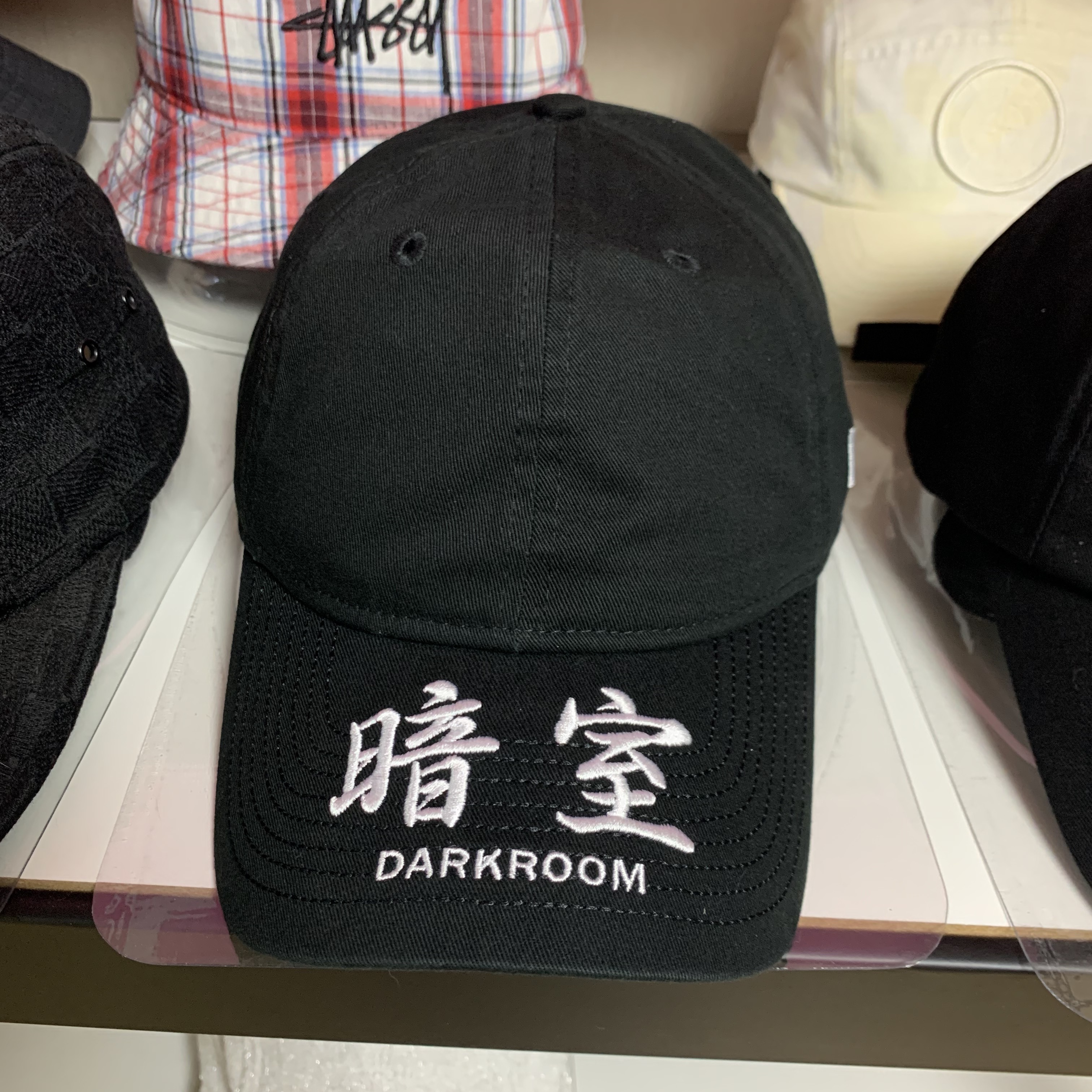 Darkr8m Studio x New Era Unstructured Ball Cap Black 착용 스타일