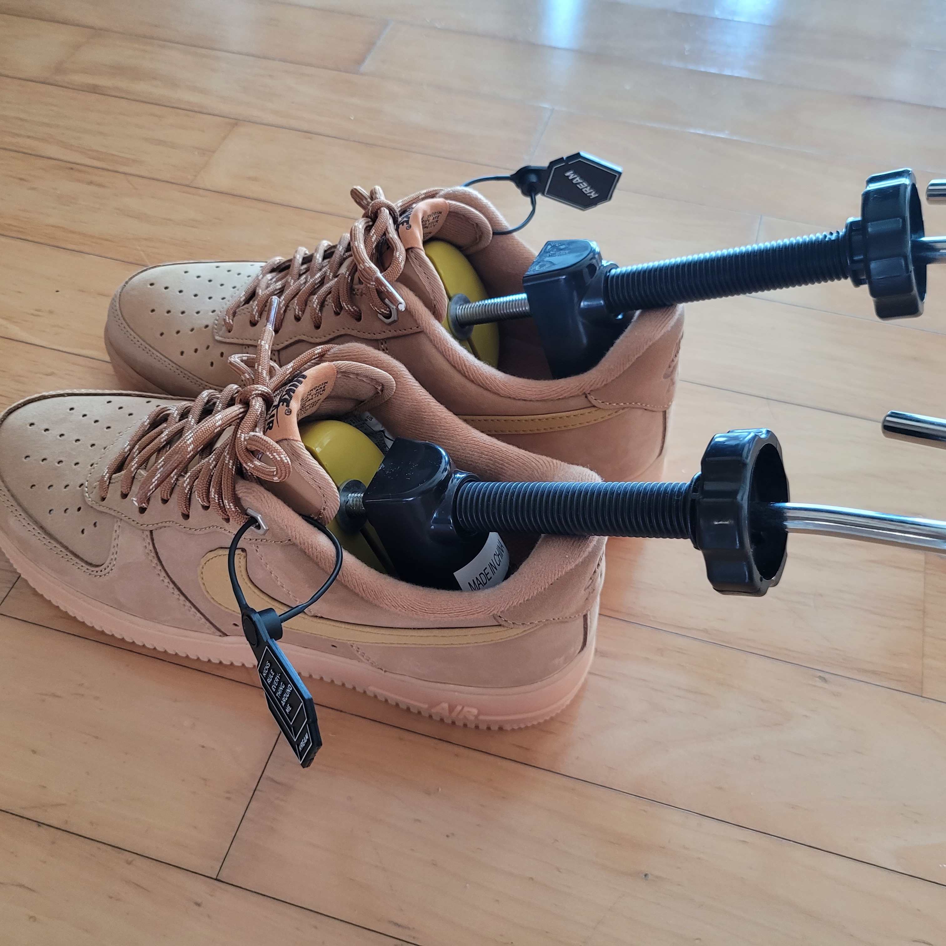 Nike Air Force 1 '07 WB Flax 착용 스타일 - 1