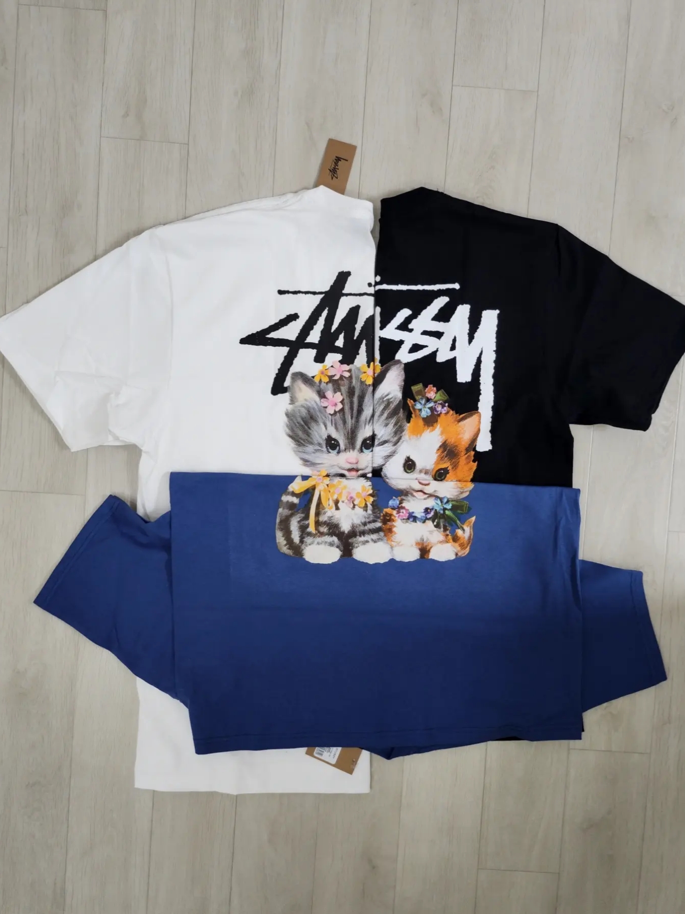 Stussy Kittens T-Shirt White, Stussy Kittens T-Shirt Black 착용 스타일 - 2