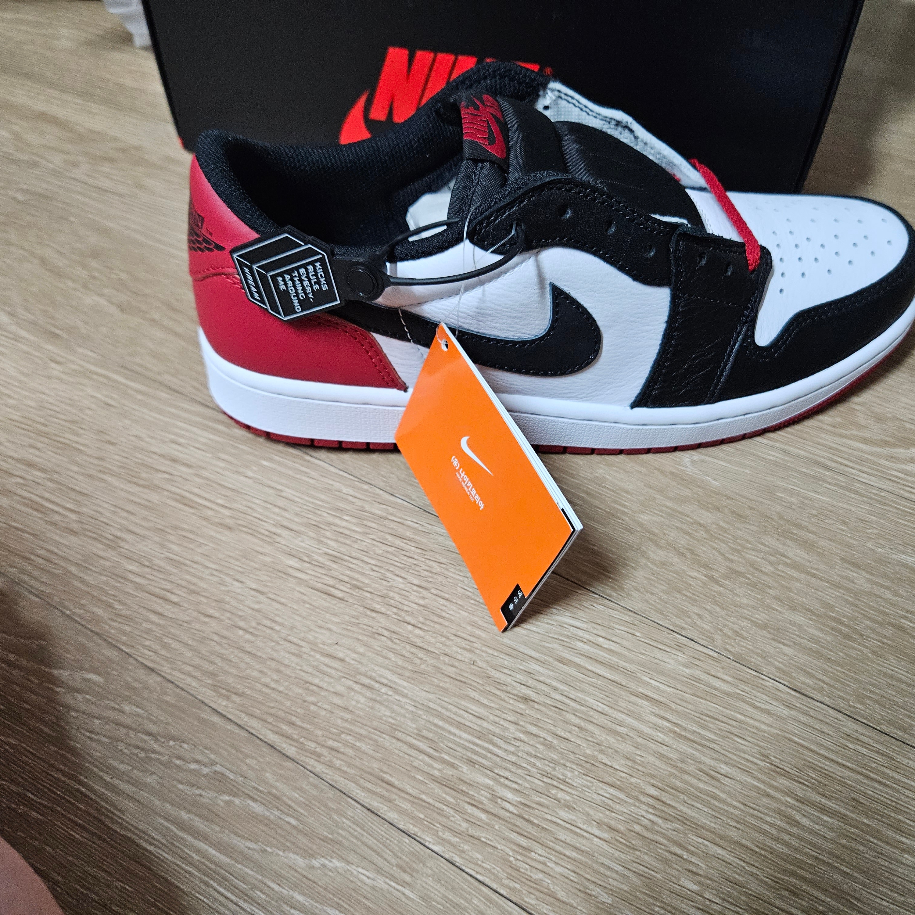 Jordan 1 Retro Low OG Black Toe 착용 스타일 - 1