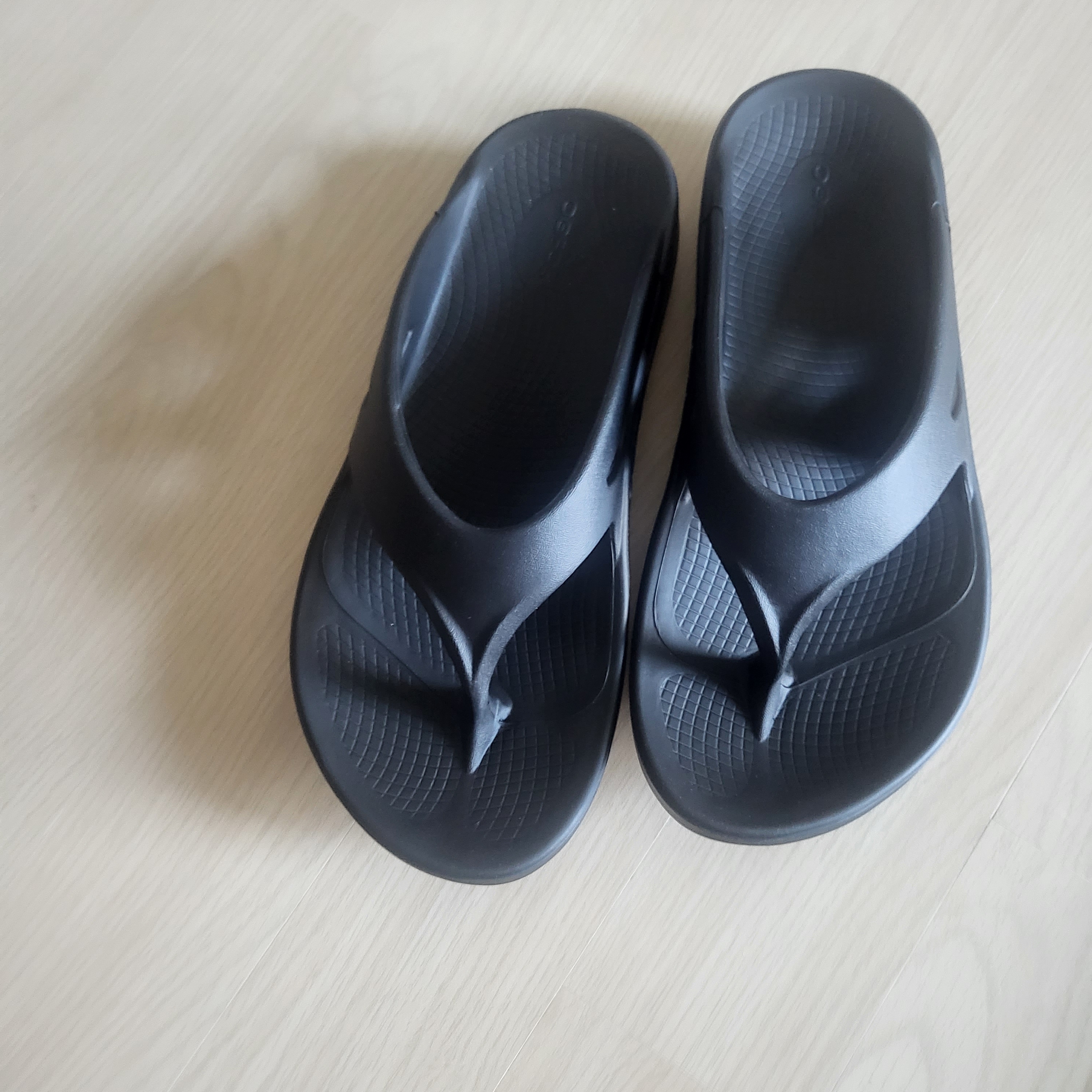 Oofos OOriginal Black 착용 스타일
