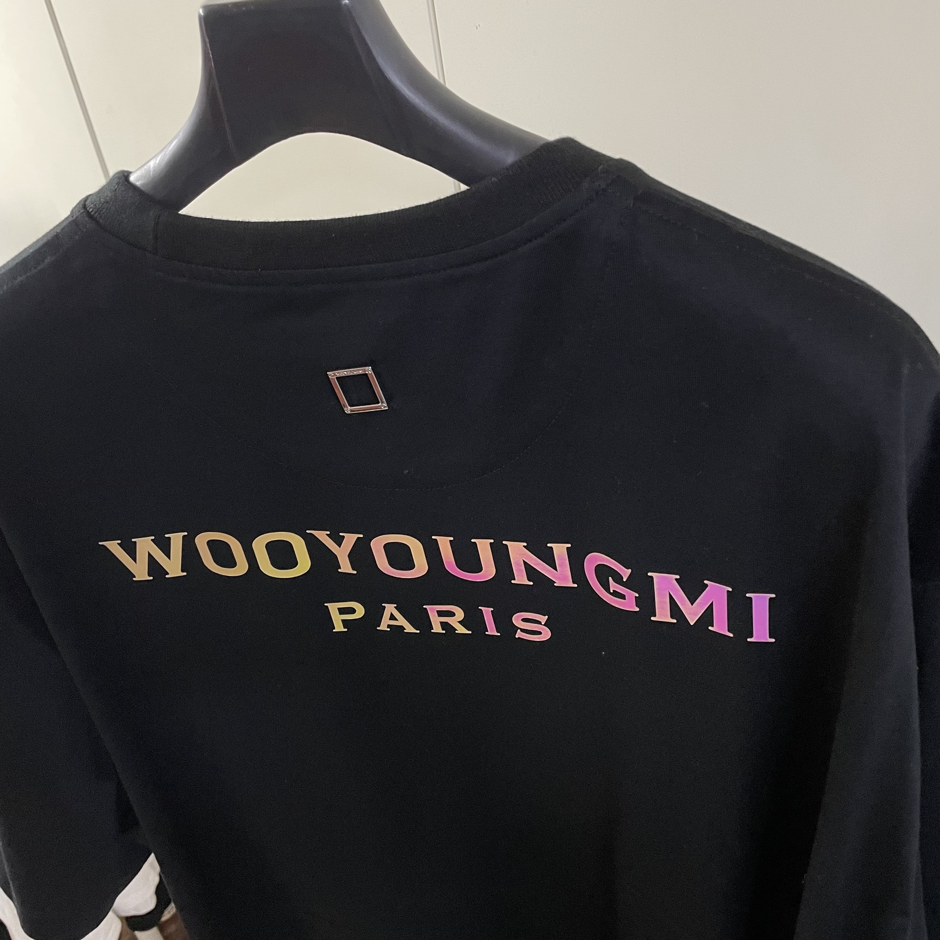 Wooyoungmi Cotton Lenticular Back Logo T-shirt Black - 23SS 착용 스타일 - 1