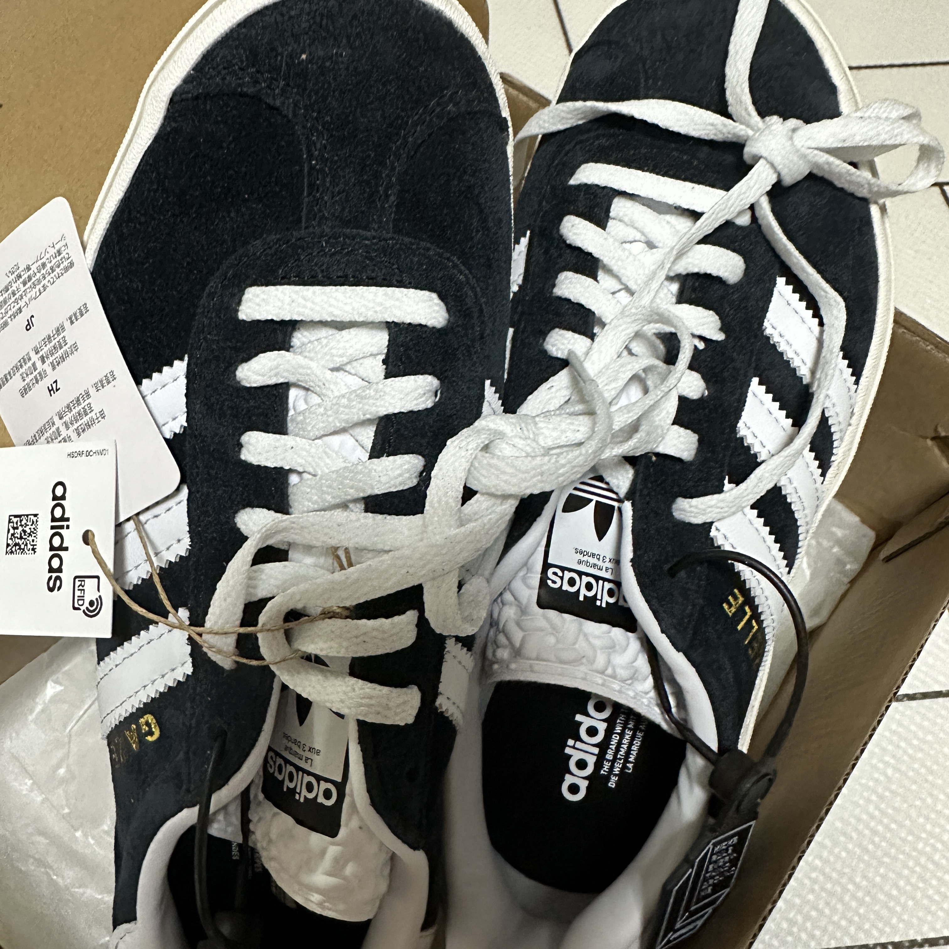 (W) Adidas Gazelle Bold Core Black Cloud White 착용 스타일