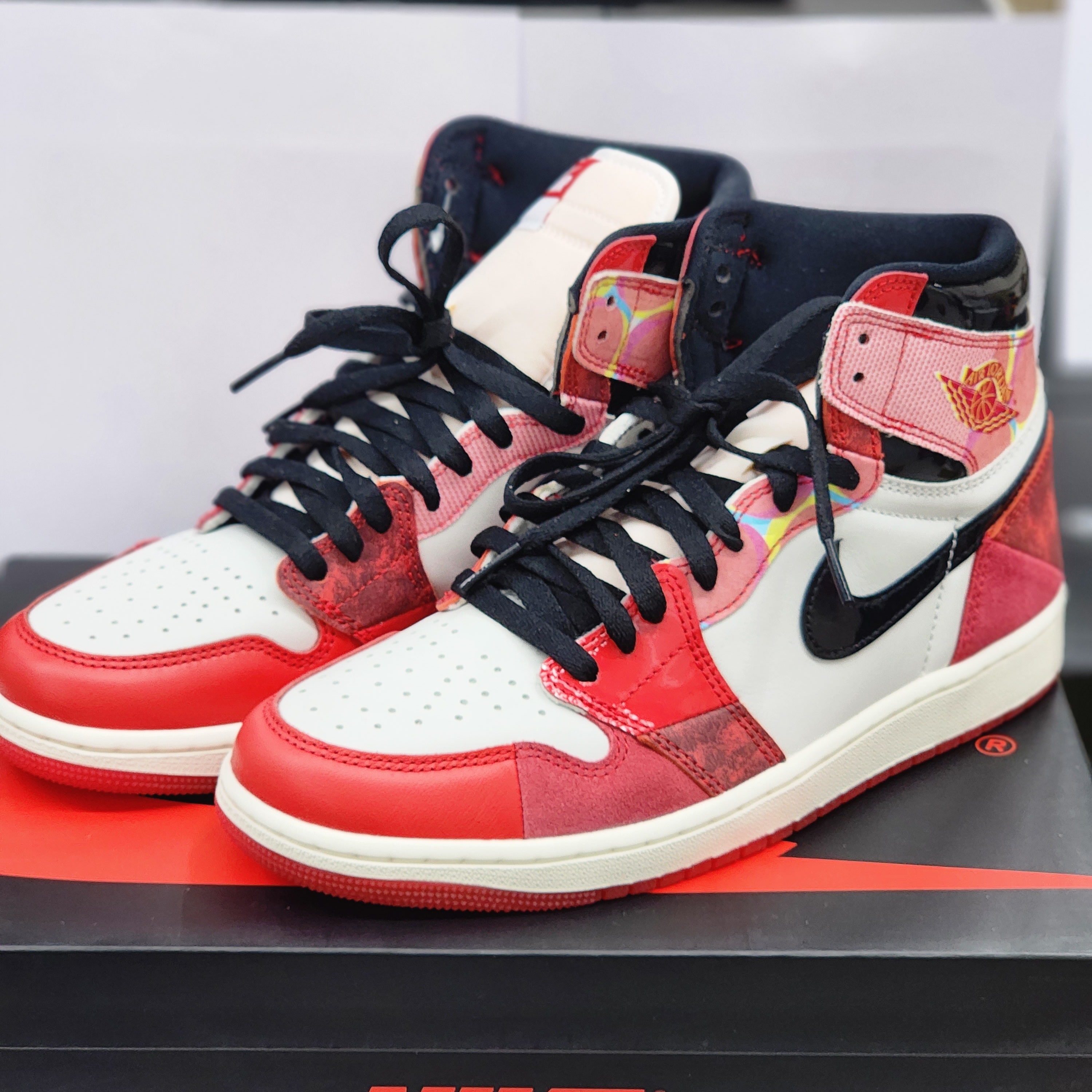 Jordan 1 Retro High Spider-Man Next Chapter 착용 스타일 - 1