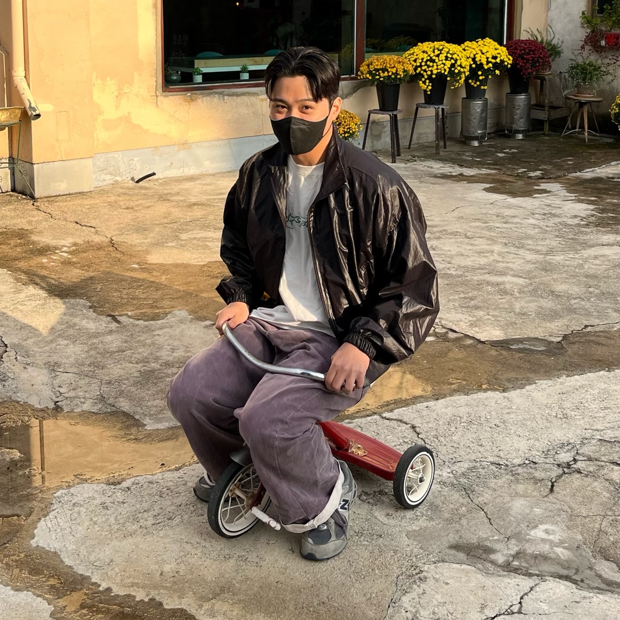 New Balance 2002R Gray 착용 스타일