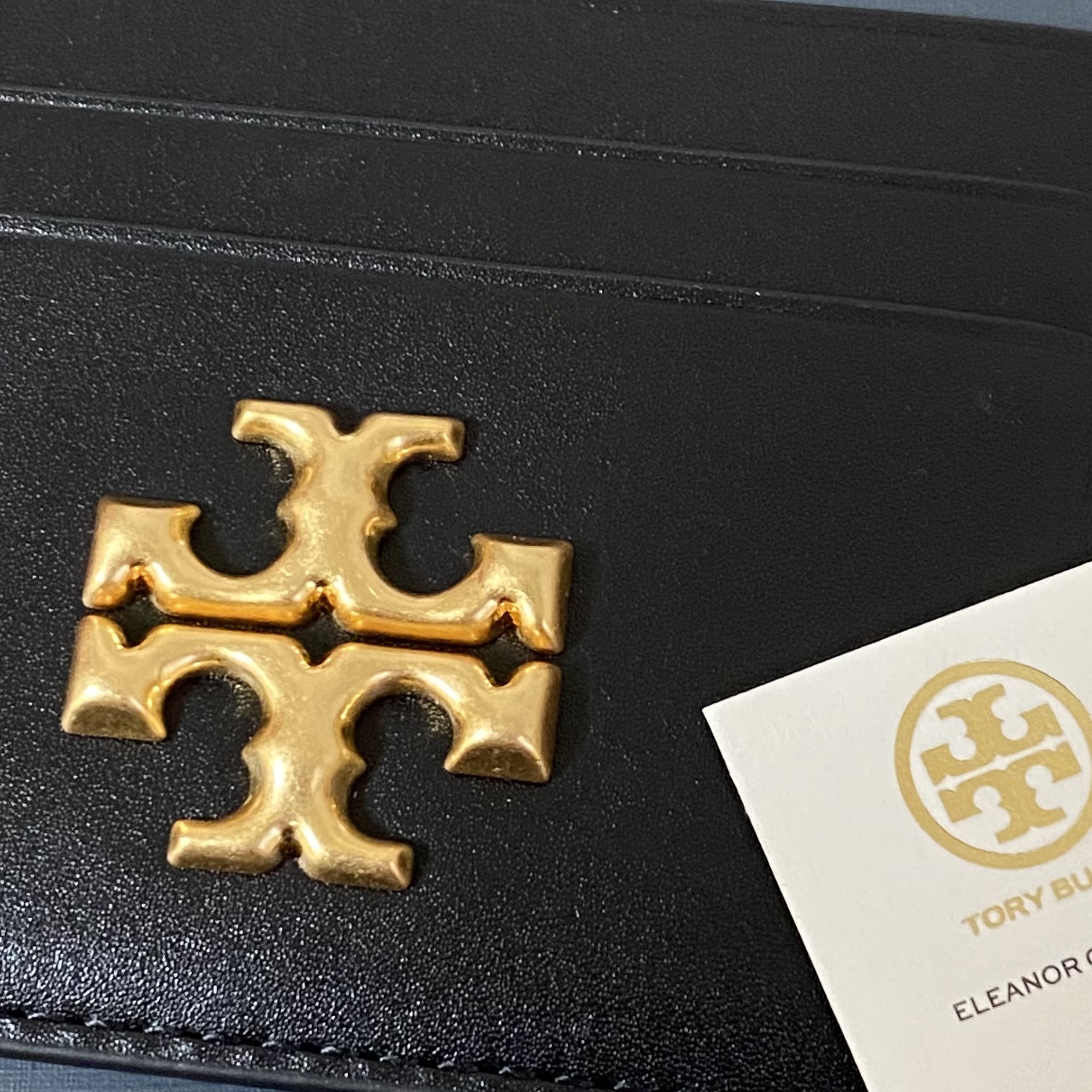 Tory Burch Eleanor Card Case Black 착용 스타일