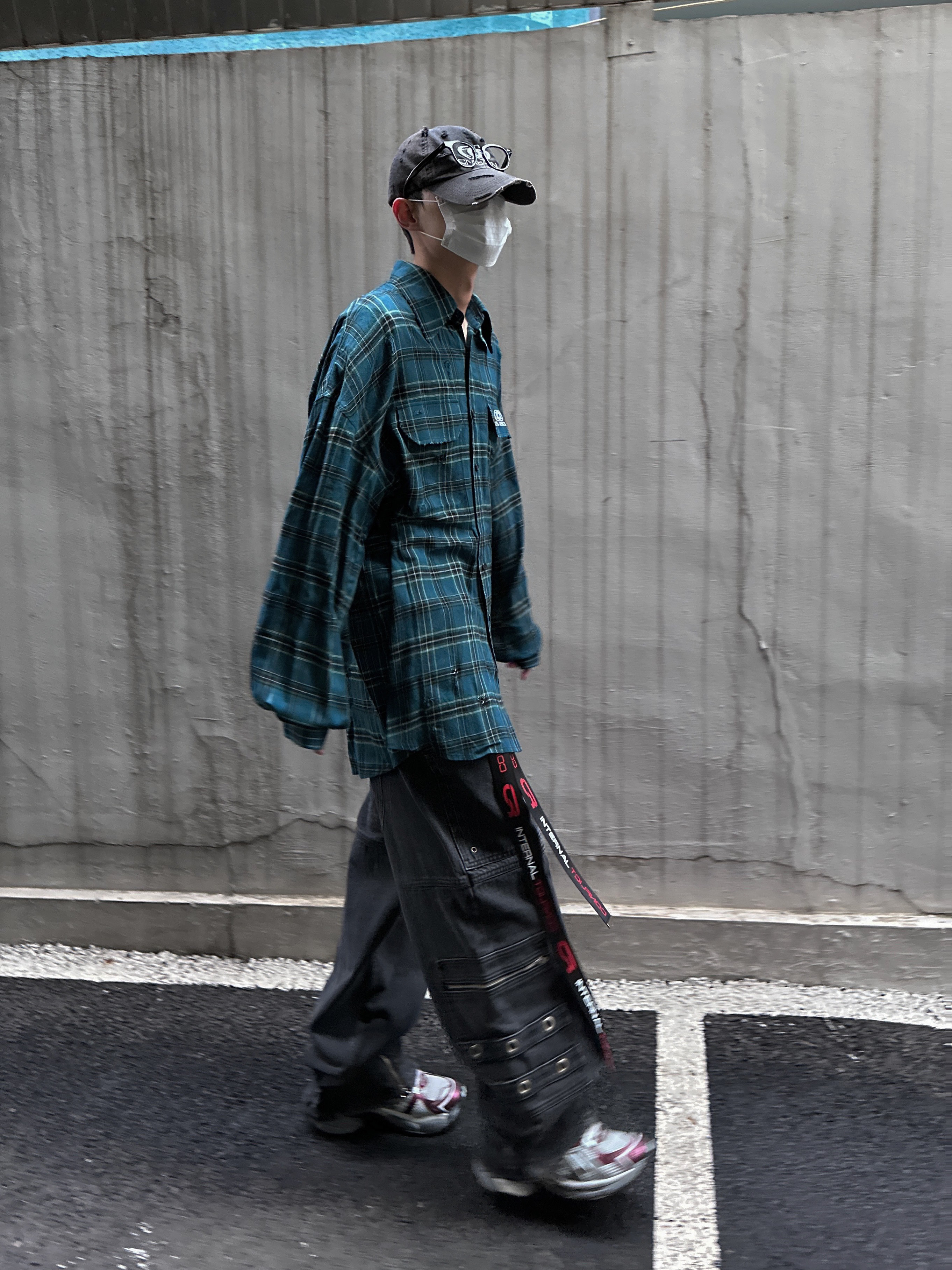 Civision by CSC Vison Destroyed Cap Washed Black, Project G/R Flight Denim Pants Black 착용 스타일 - 3