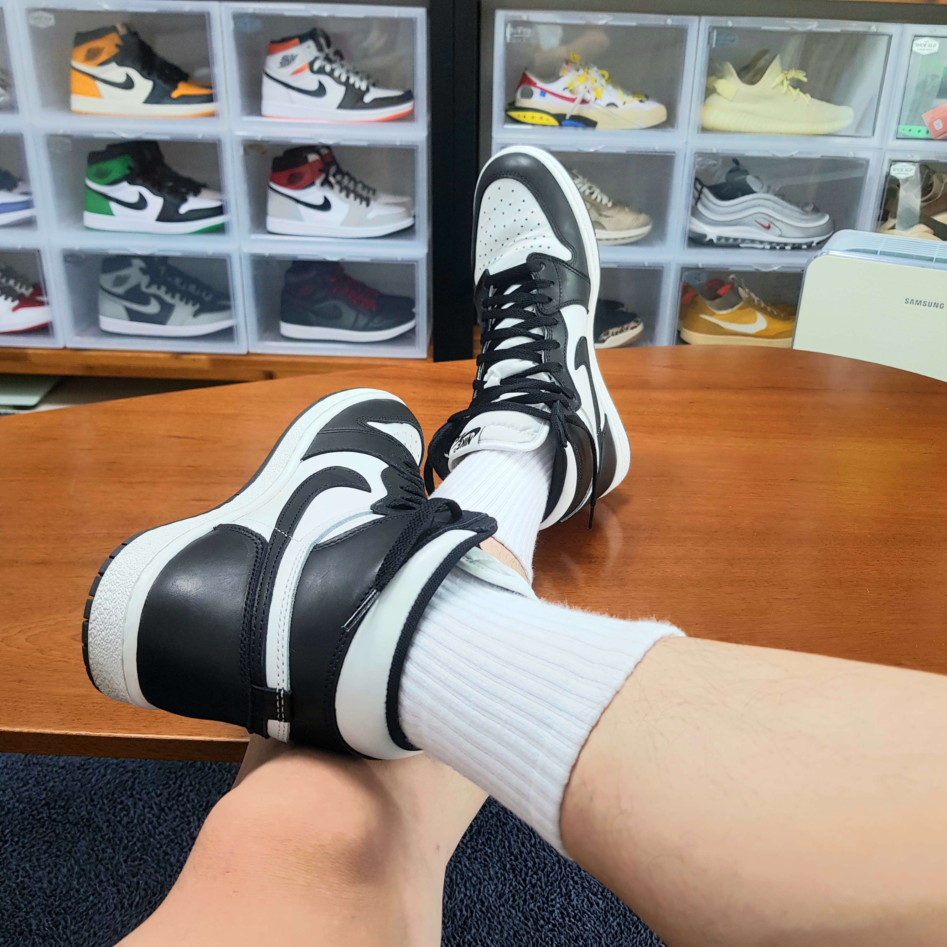 Jordan 1 High 85 Black White, Louis Vuitton Monogram Chain Bracelet Silver 착용 스타일 - 4