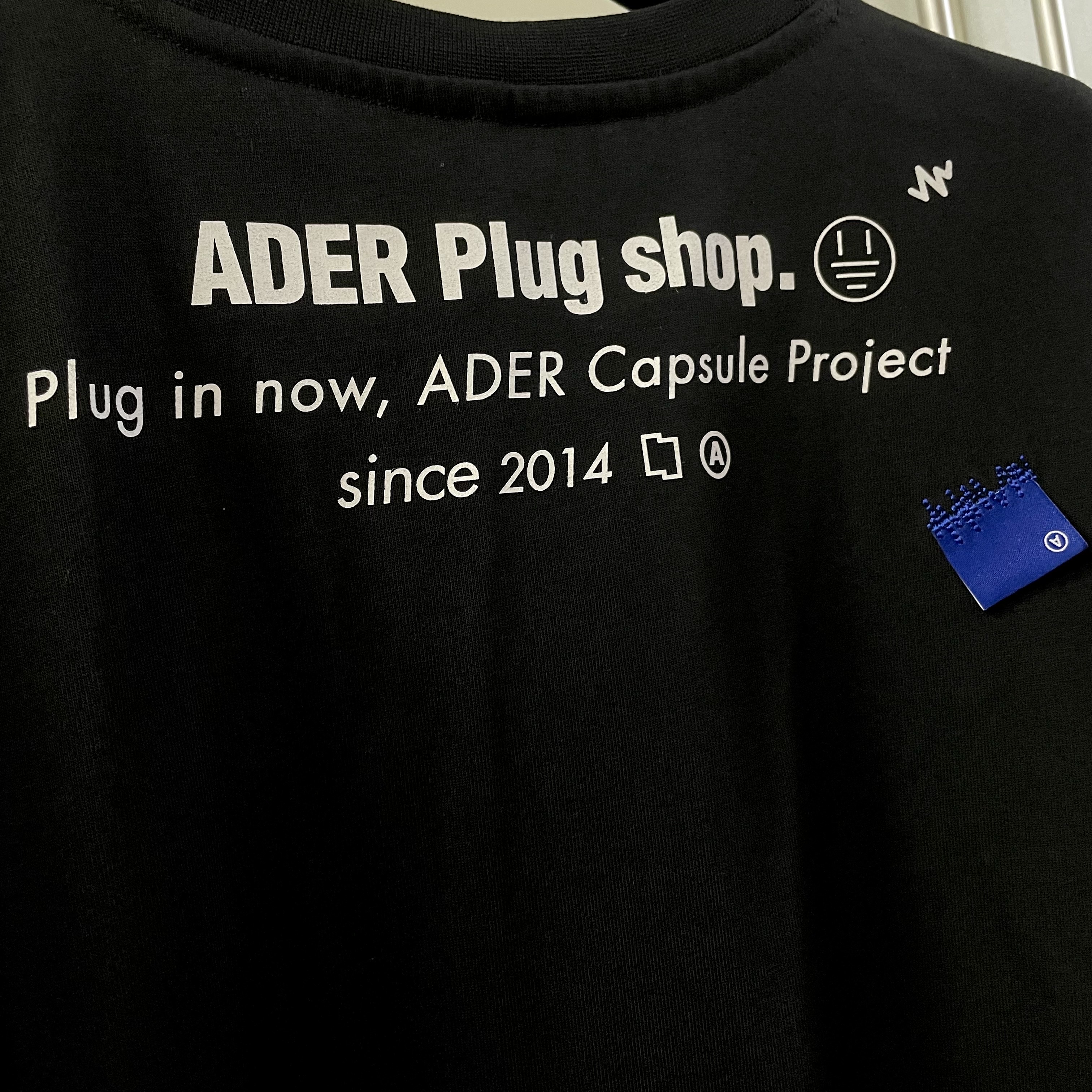 Ader Error Plugshop Jamsil T-Shirt Black 착용 스타일 - 1