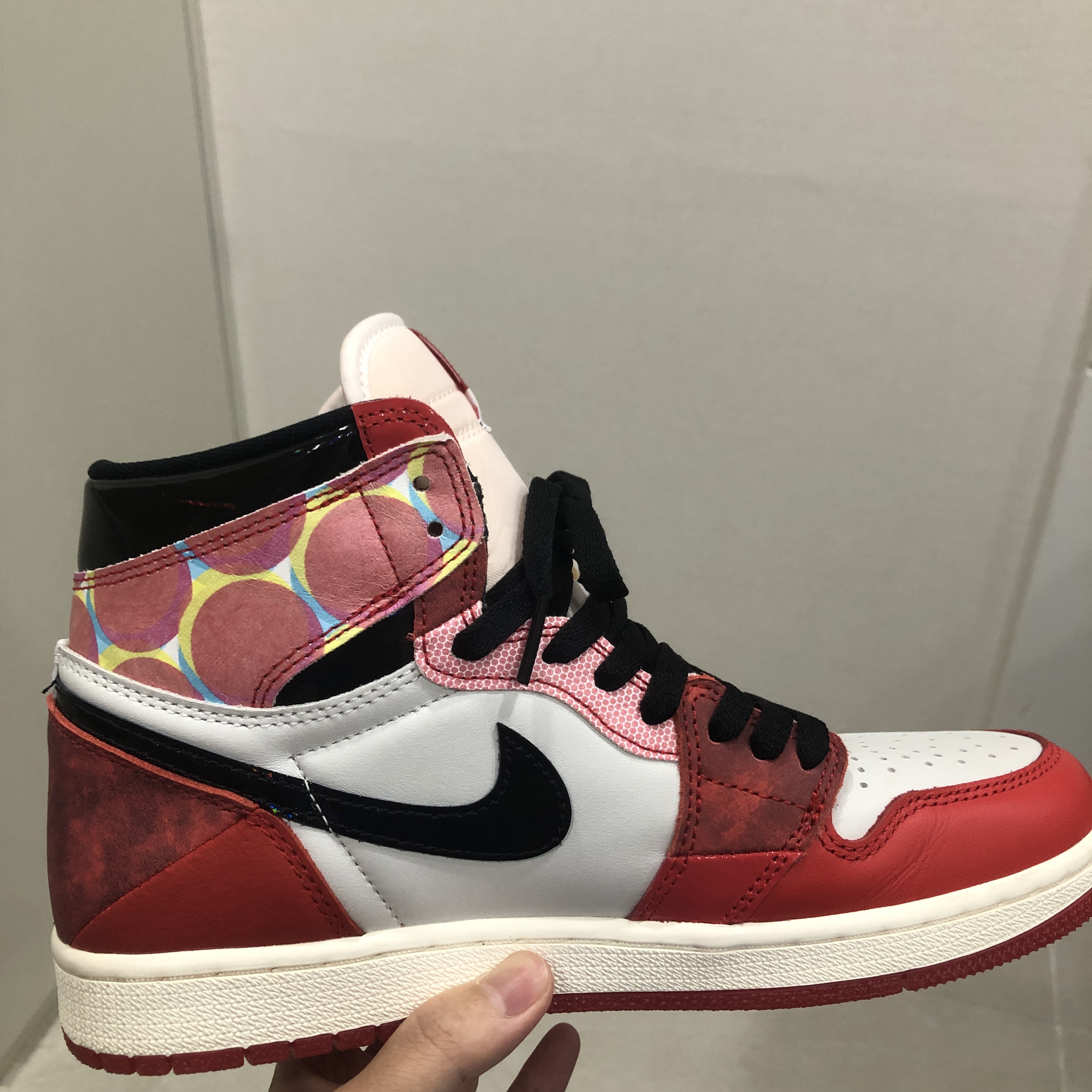 Jordan 1 Retro High Spider-Man Next Chapter 착용 스타일 - 3