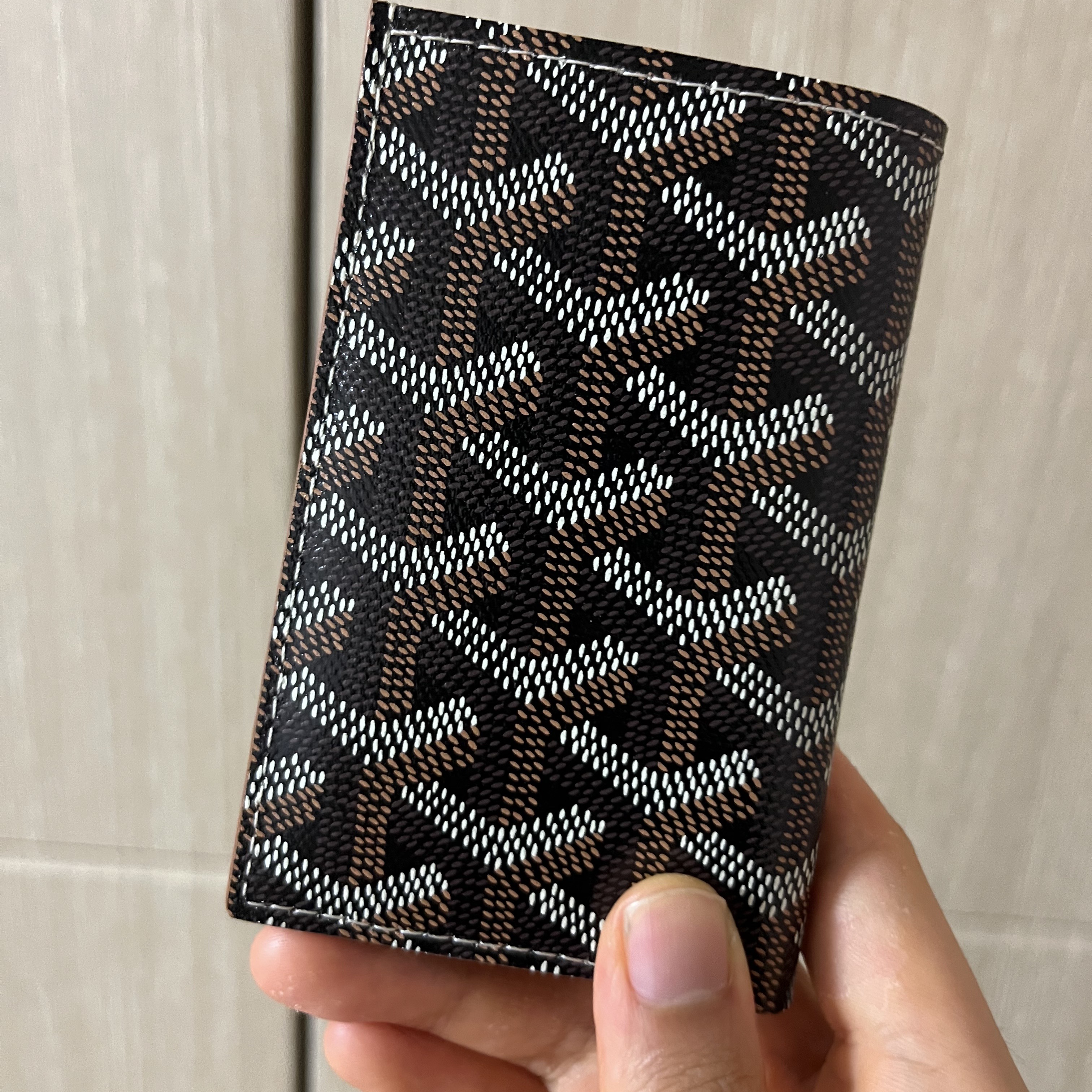 Goyard Saint Pierre Card Holder Black Tan 착용 스타일