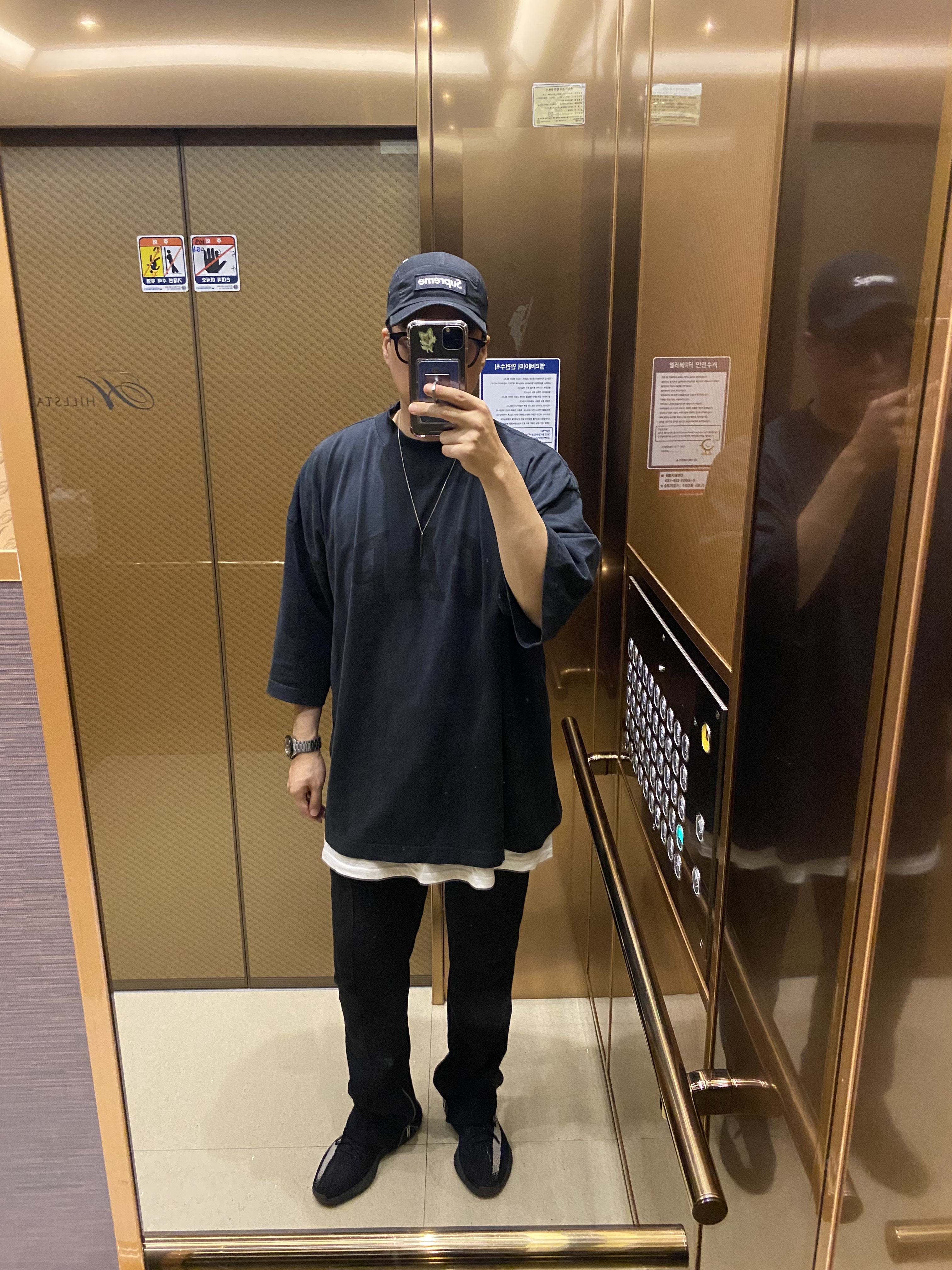 Yeezy Gap Engineered By Balenciaga Dove 3/4 Sleeve T-Shirt Washed Black, Adidas Yeezy Boost 350 V2 Core Black White 2022 착용 스타일 - 1