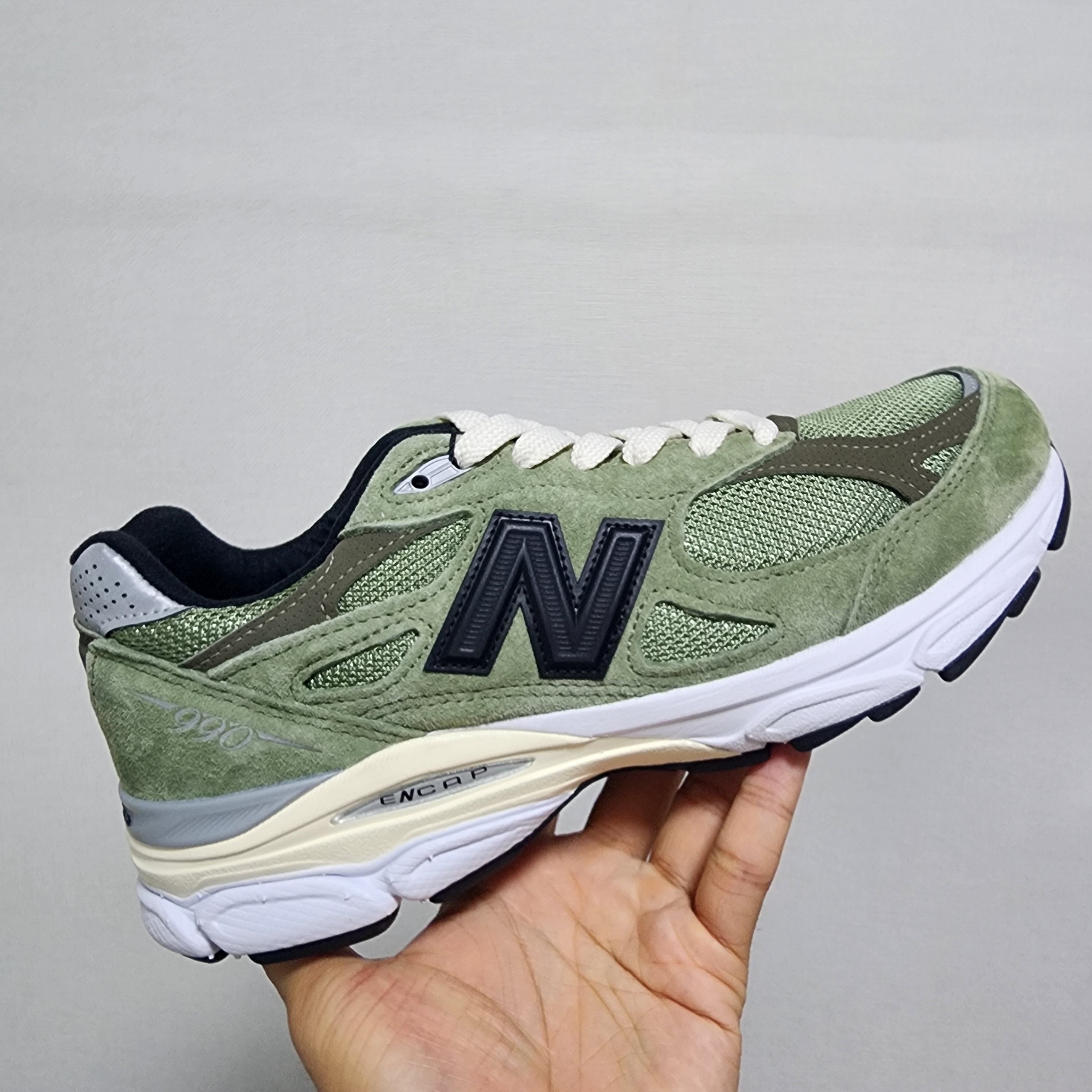 New Balance x JJJJound 990v3 Olive 착용 스타일