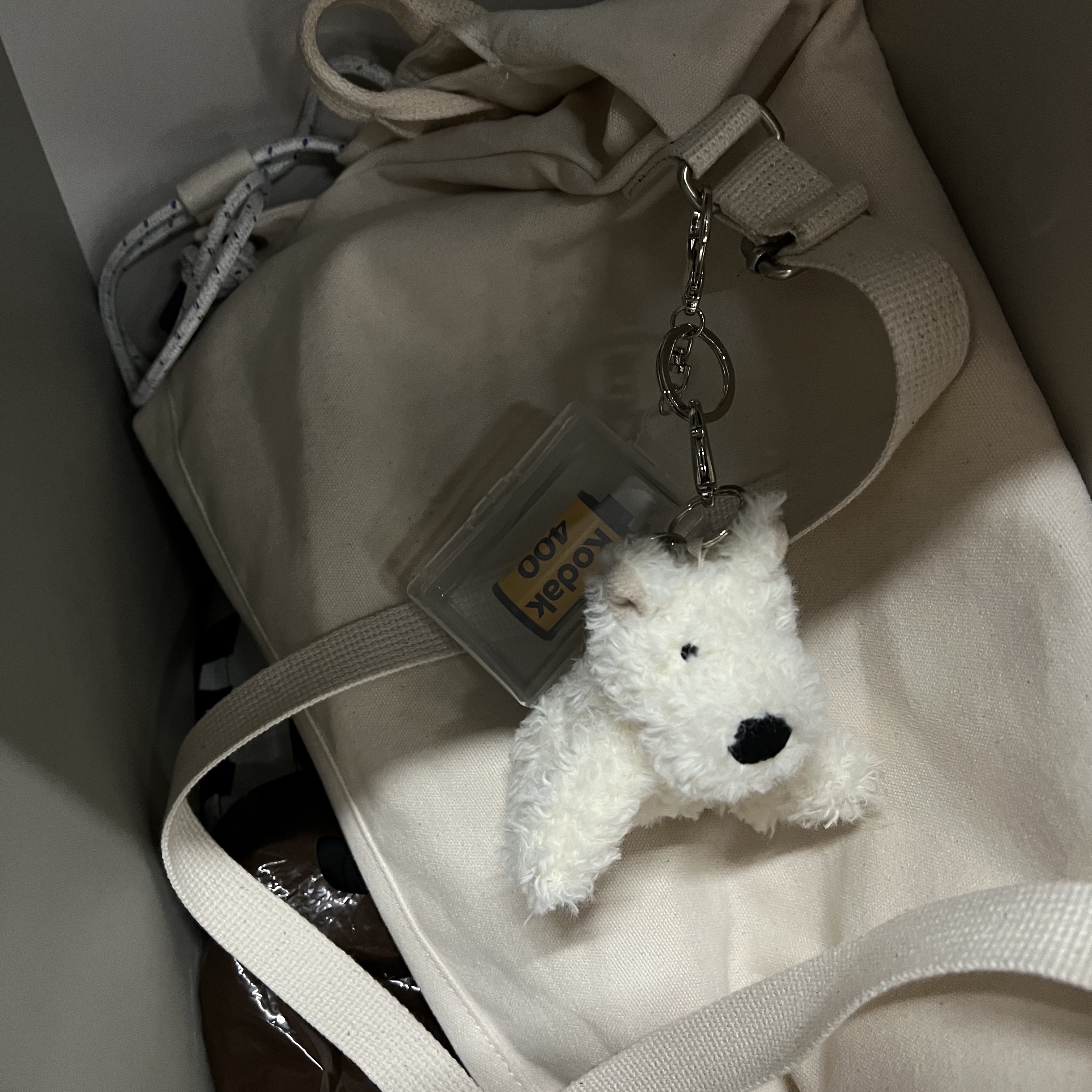 Jellycat Munro Scottie Dog Bag Charm Cream 착용 스타일