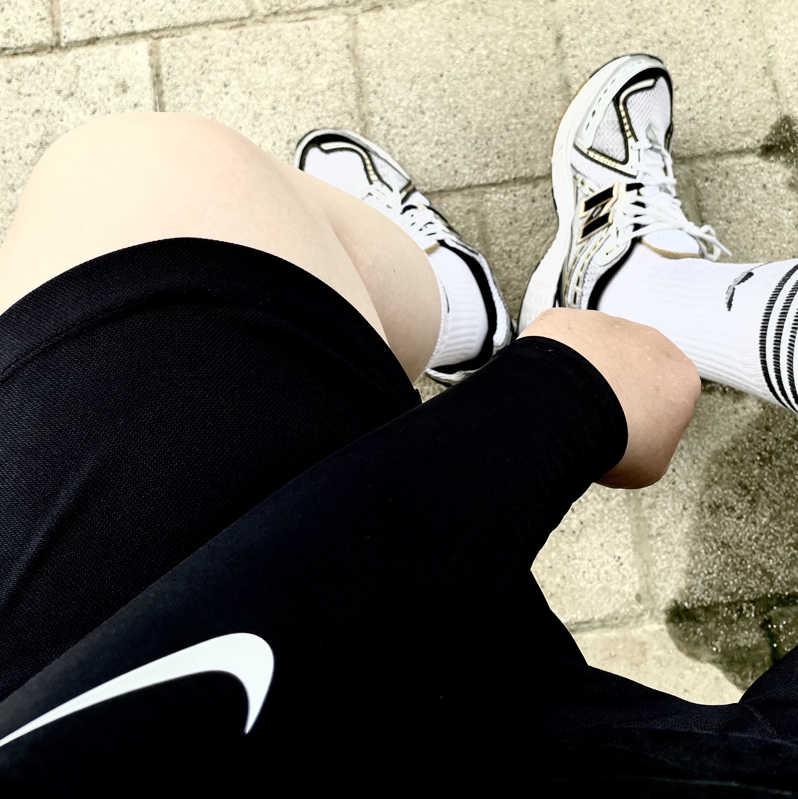 New Balance 1906R White Gold 착용 스타일