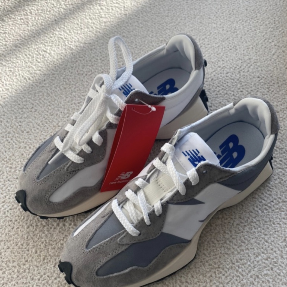 New Balance 327 Grey 착용 스타일 - 2