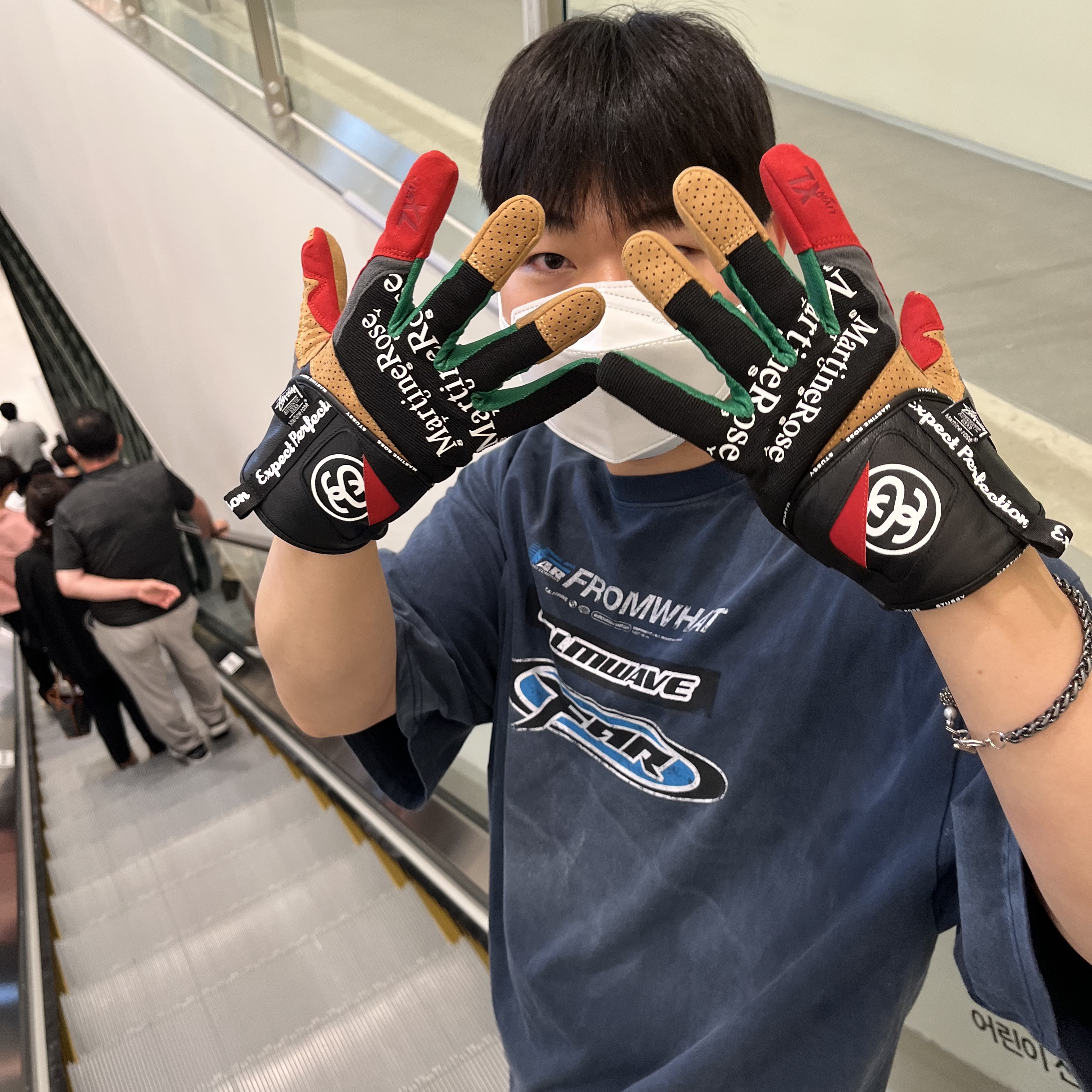 Stussy x Martine Rose Driving Gloves 착용 스타일 - 2